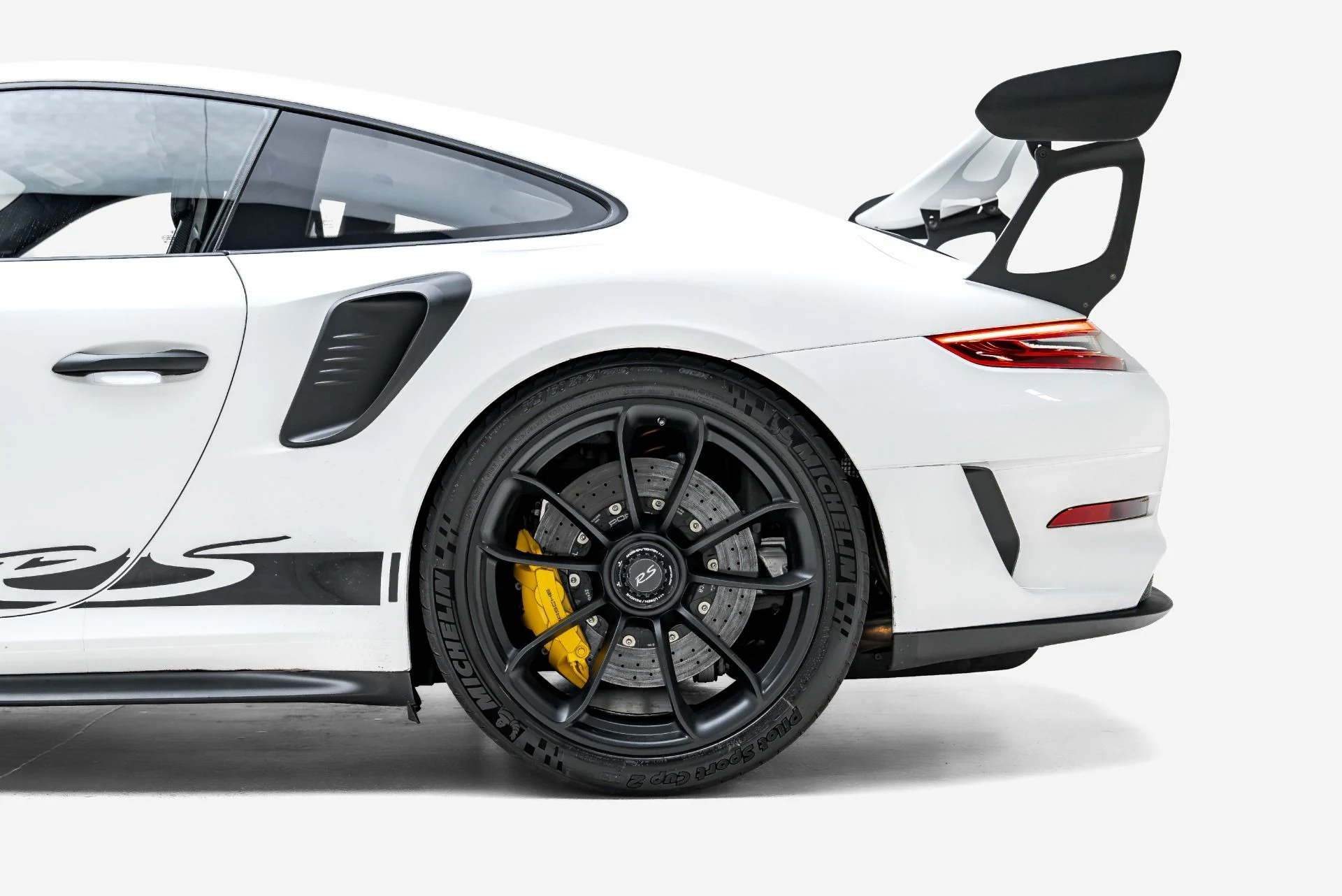 mph013_2942952400_Used_2019_Porsche_911_GT_3_RS_1787346275_c502d32098