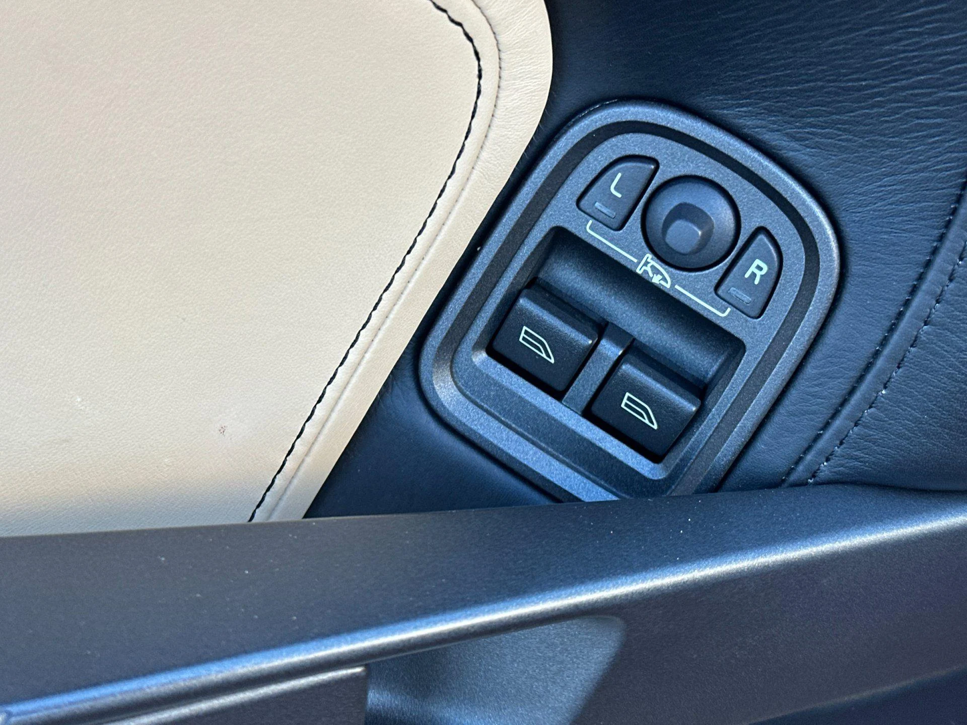 mph013_2954856070_Used_2008_Aston_Martin_V8_Vantage_1_owner_super_low_miles_1773407823_33114e5655