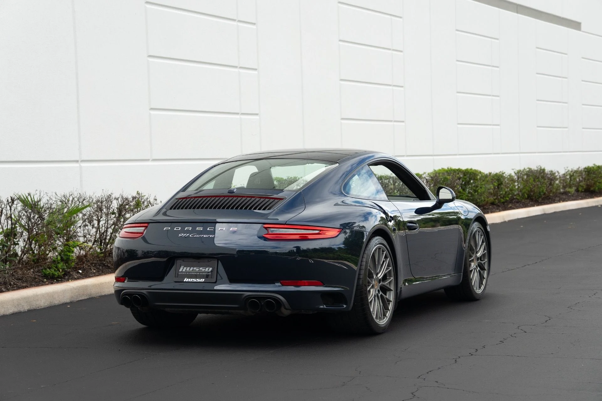 mph013_2954873609_Used_2019_Porsche_911_Carrera_1759430060_f090db14b8