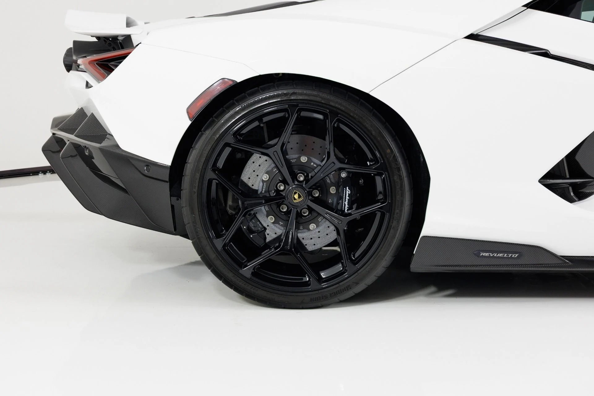 mph013_2956301057_Used_2024_Lamborghini_Revuelto_1786042562_4d62d7d950