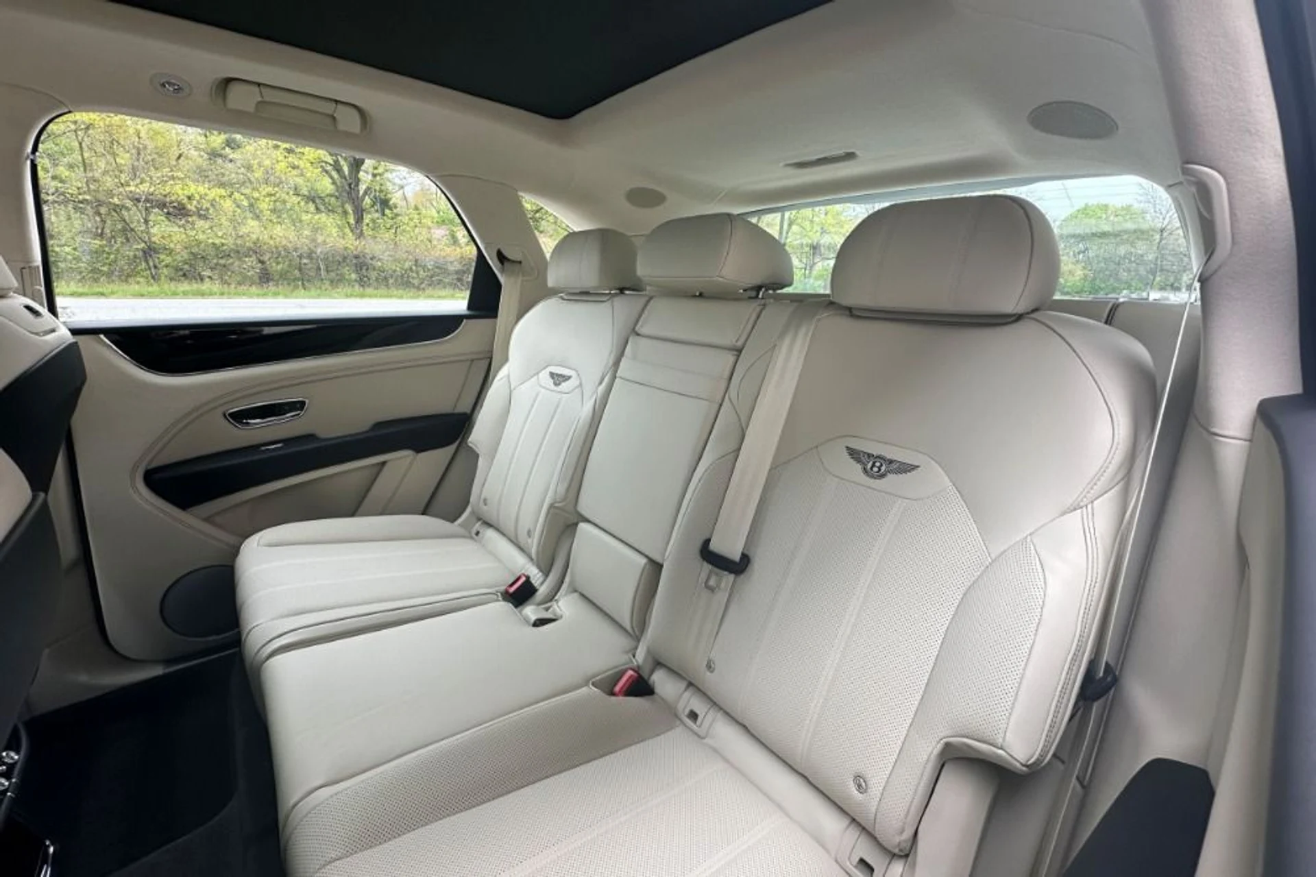 mph013_2964628479_New_2026_Bentley_Bentayga_1777900453_cccf8793b3