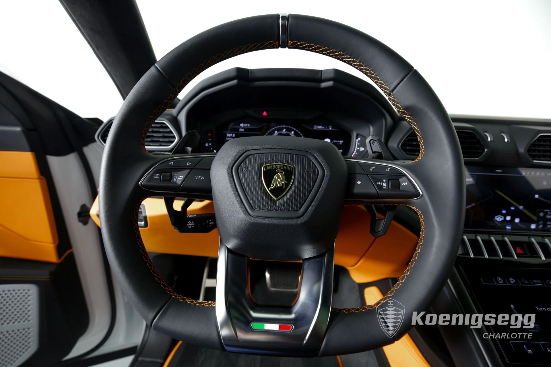 mph013_2967486515_Used_2022_LAMBORGHINI_URUS_1671576431_5bcdbb6e97