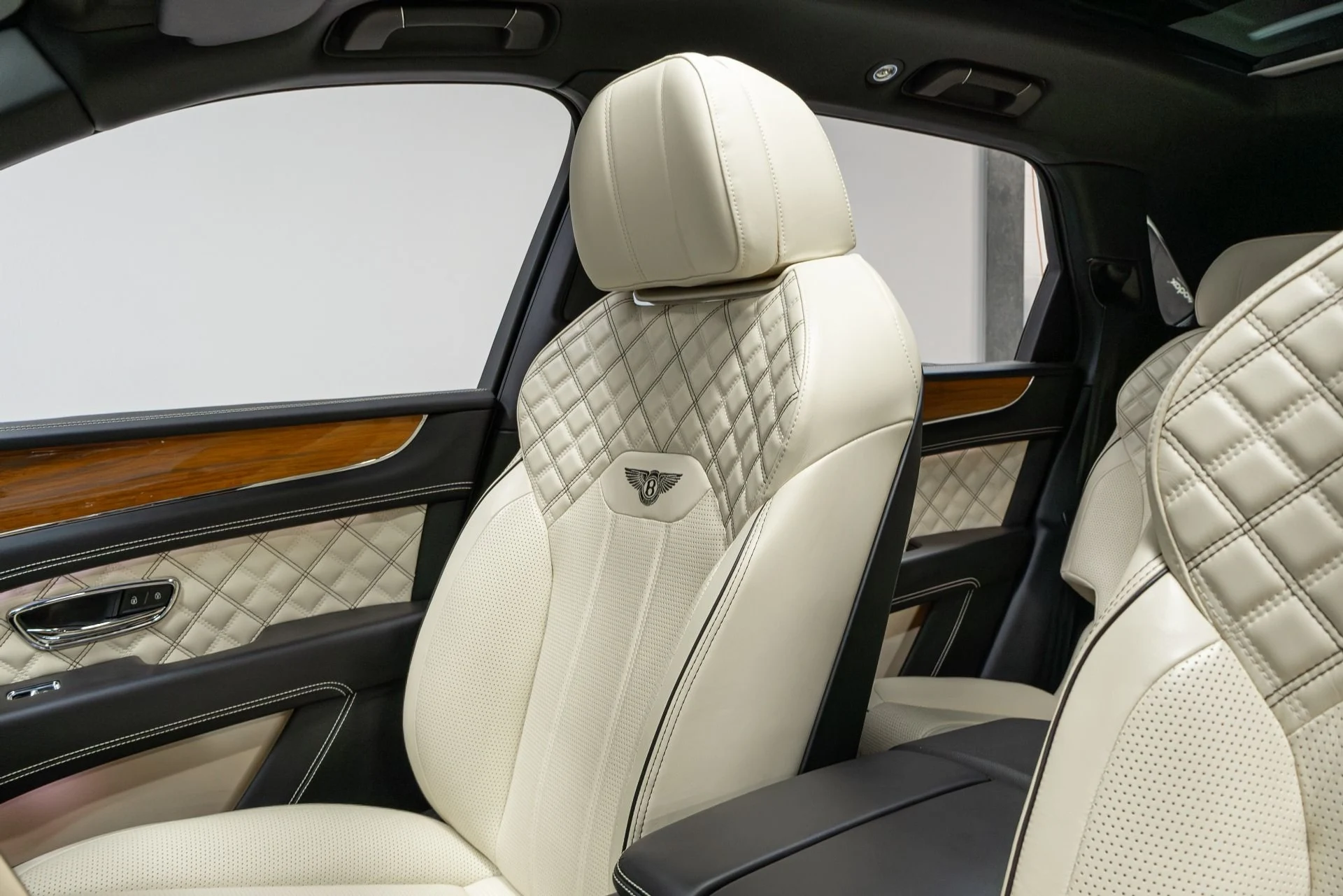 mph013_2970445535_Used_2021_Bentley_Bentayga_V8_First_Edition_1776782316_b422179729