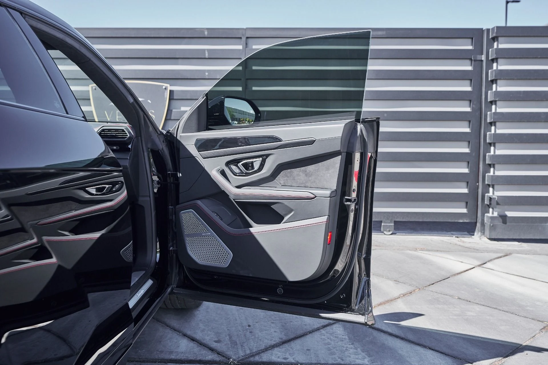 mph013_2970964297_Used_2021_Lamborghini_Urus_Base_1759523177_556bea6896