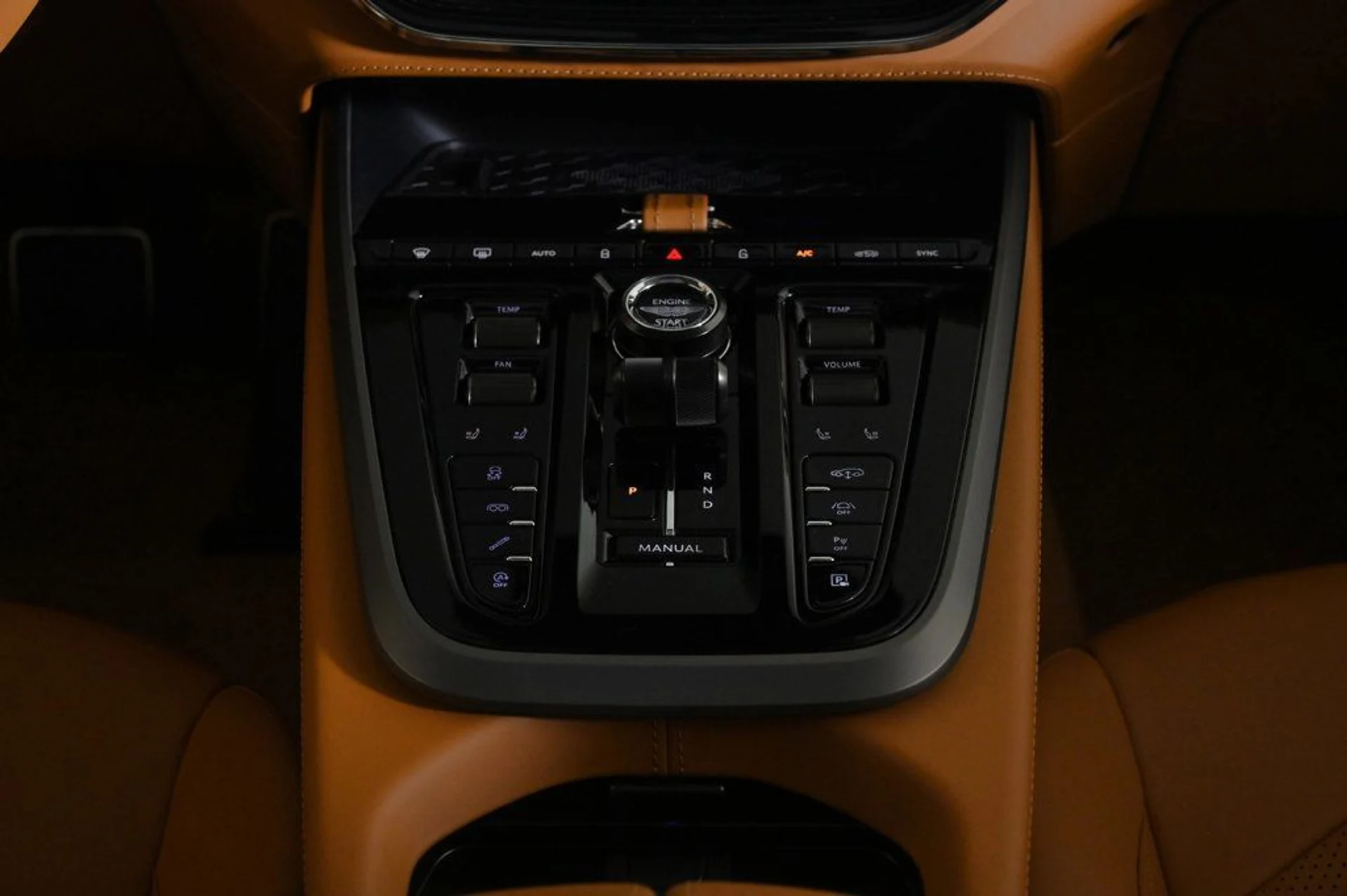 mph013_2971828449_new_2026_aston_martin_dbx_707awd_11350_22969430_13_1024_3372b0c291