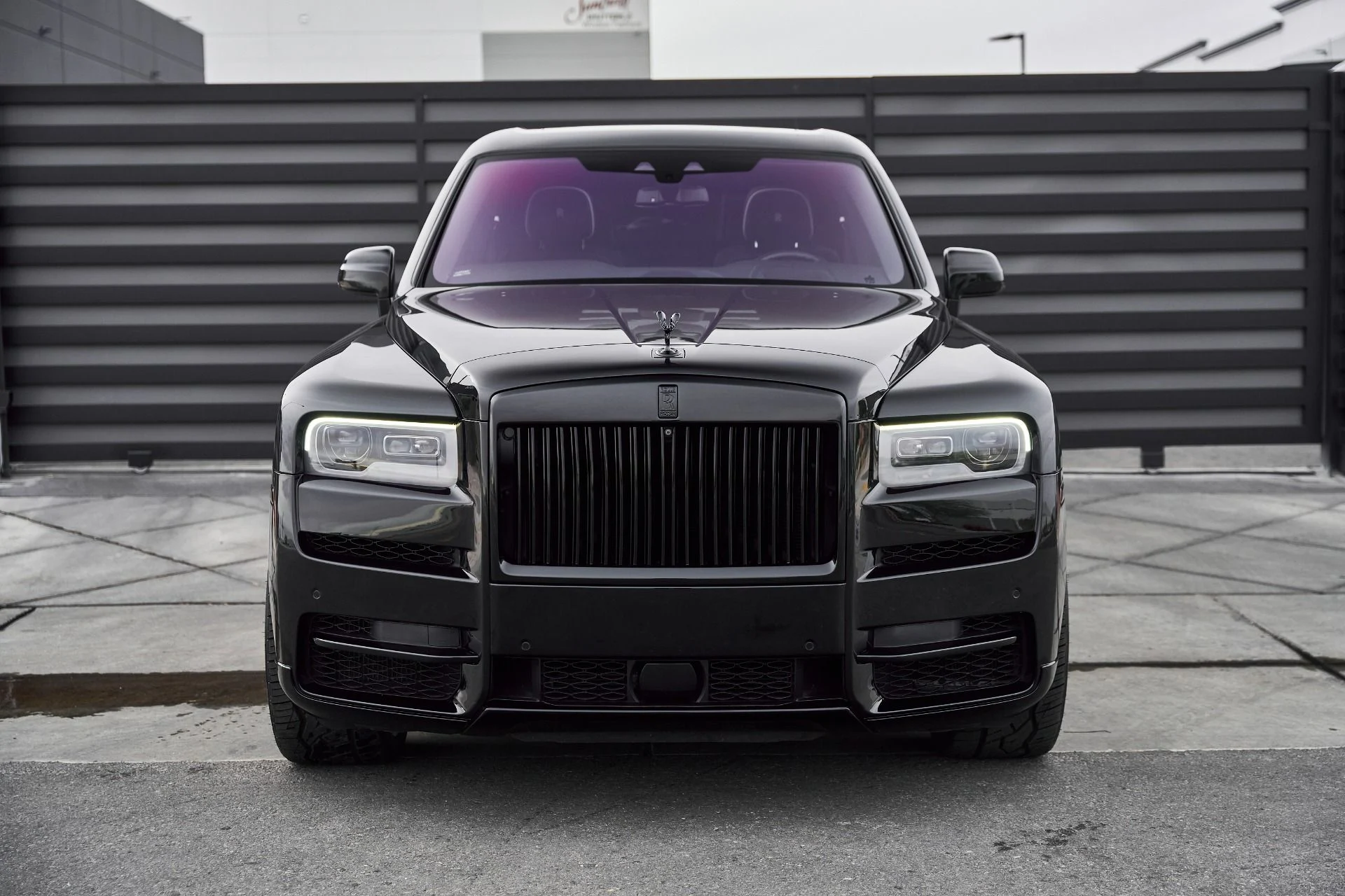 mph013_2973398604_Used_2019_Rolls_Royce_Cullinan_Base_1767201639_e0d12433ba