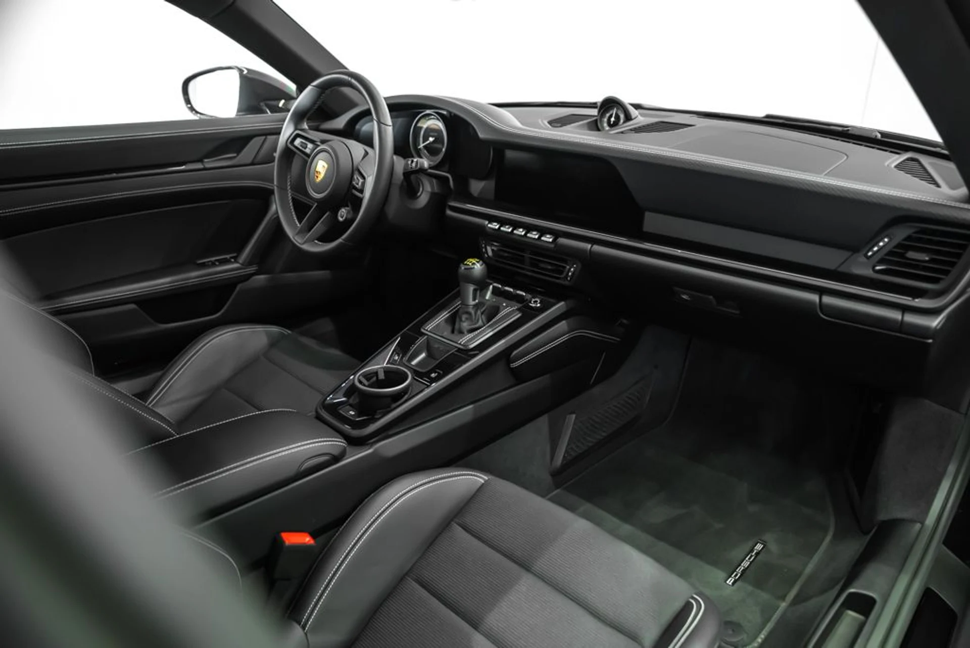 mph013_2974631382_porsche_911_2024_jpg_v_1781715934_b6e27a5531