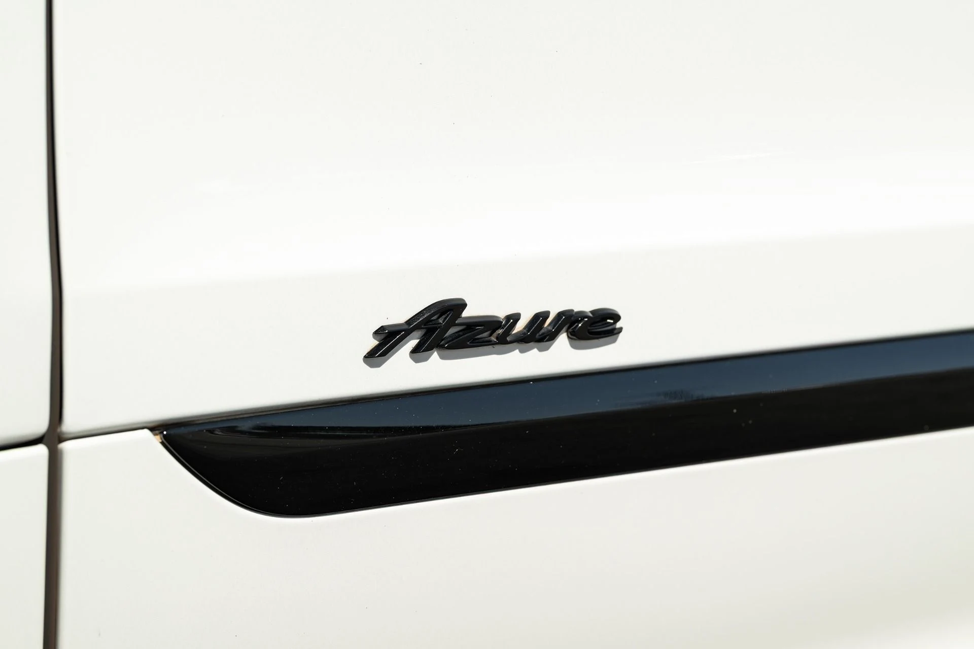 mph013_2981693518_Used_2023_Bentley_Bentayga_EWB_Azure_V8_1790986888_874b9a055c