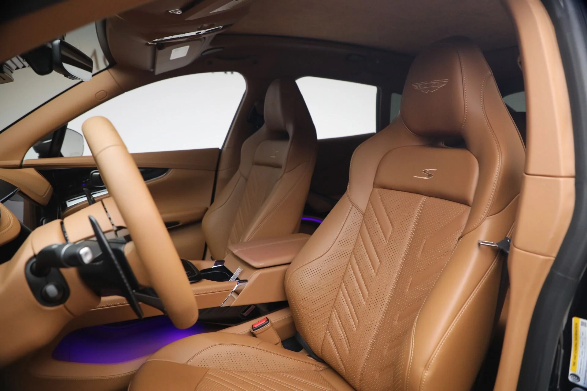 mph013_298653365_New_2026_Aston_Martin_DBX_S_1787860964_29a26b423f