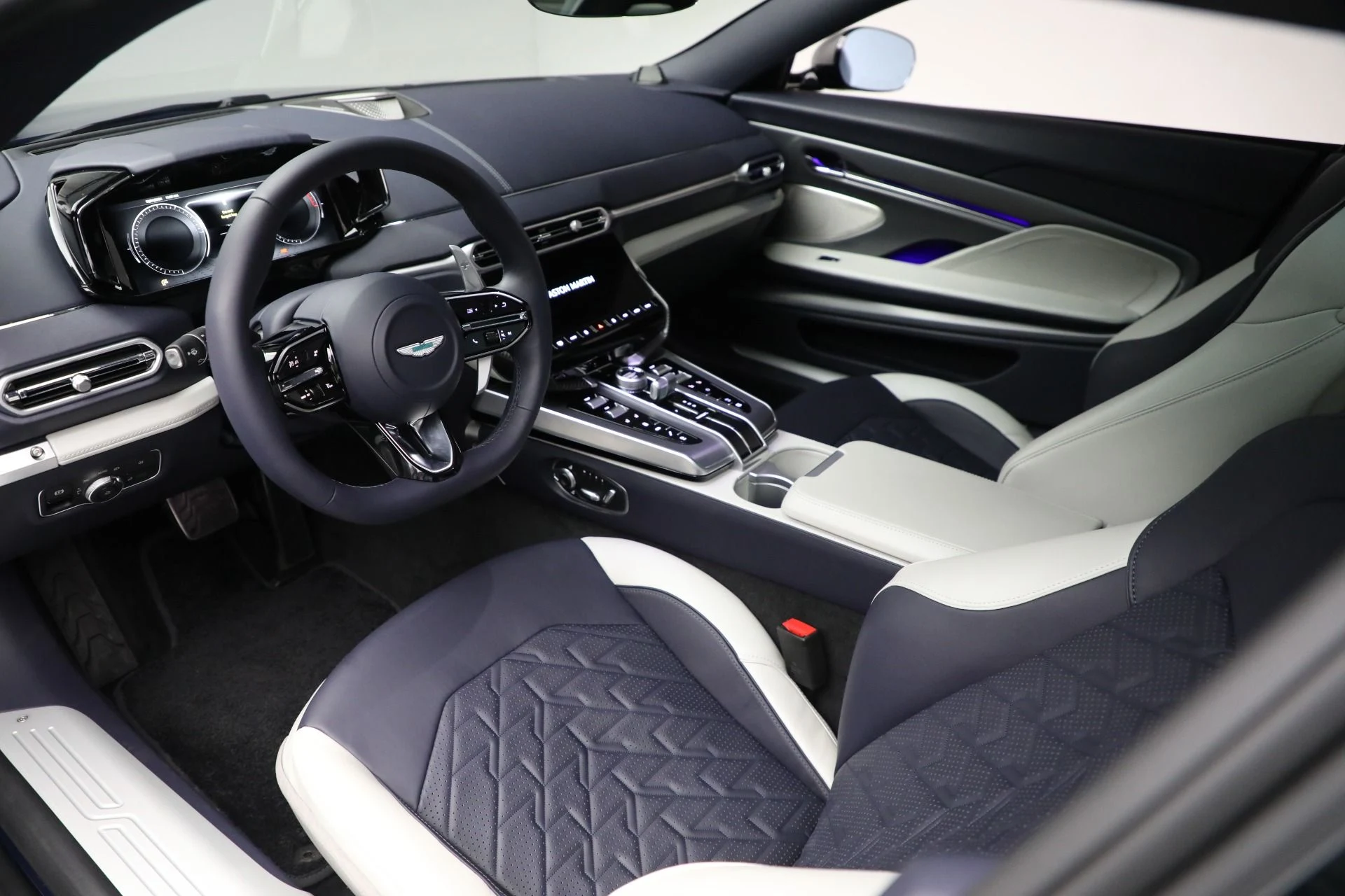 mph013_2987925069_New_2025_Aston_Martin_Vanquish_1735676879_ecee6c1aa3