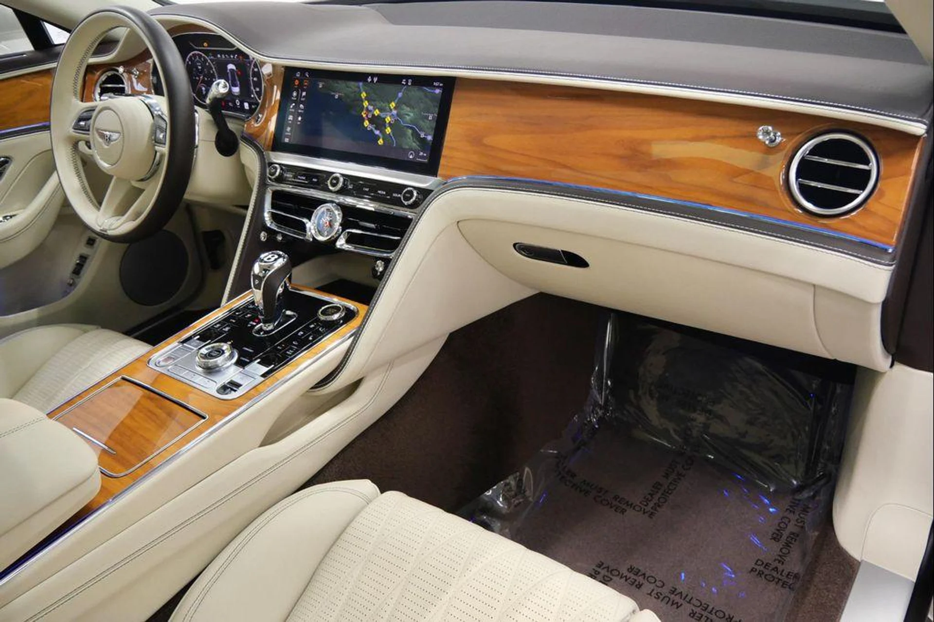 mph013_2988297711_b_V_Tt6e_Cja_JU_Ytajprhf5_Gg_Md_Ud_Q_677f13a297