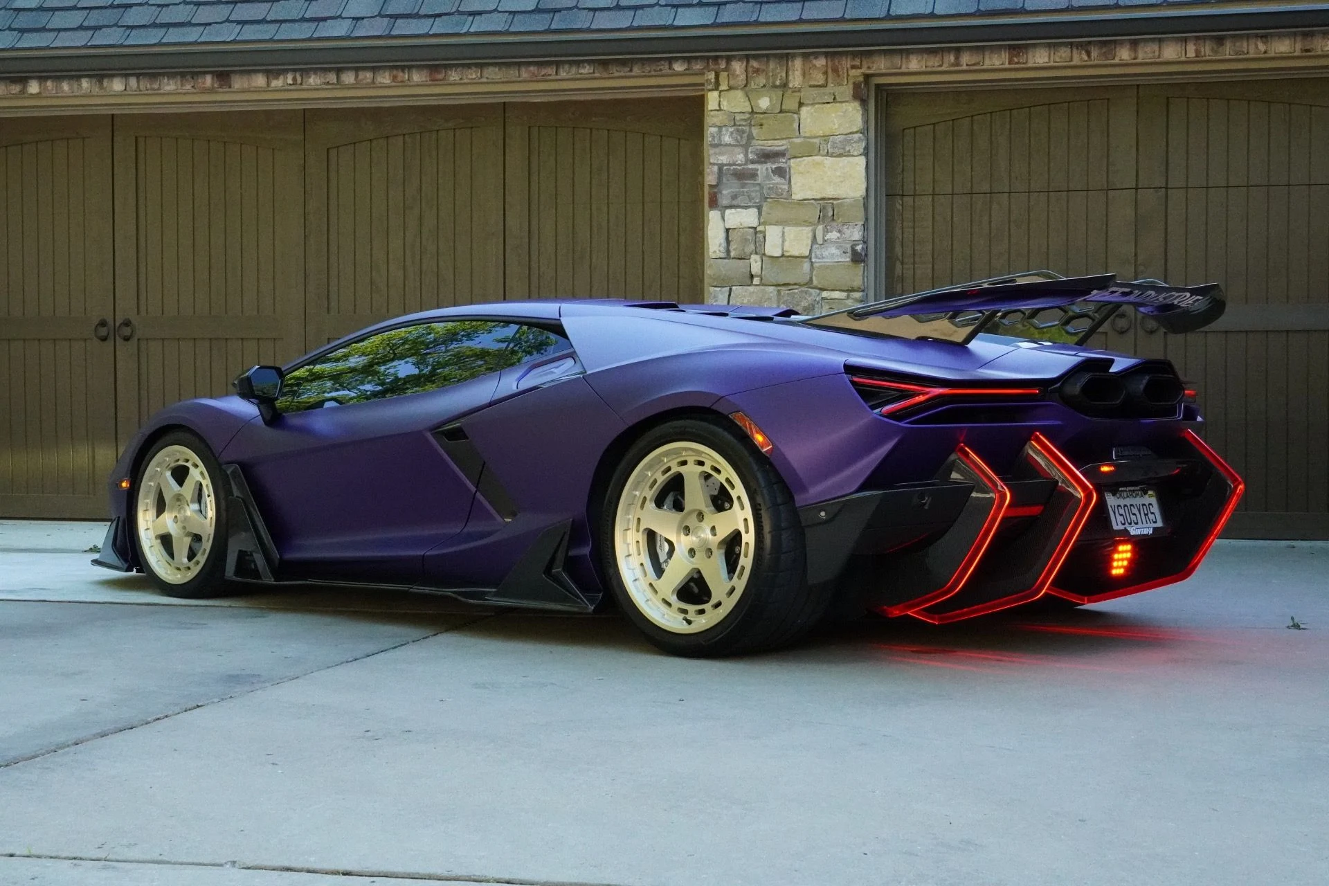 mph013_2990863383_Used_2024_Lamborghini_Revuelto_1781191894_55206f65c6
