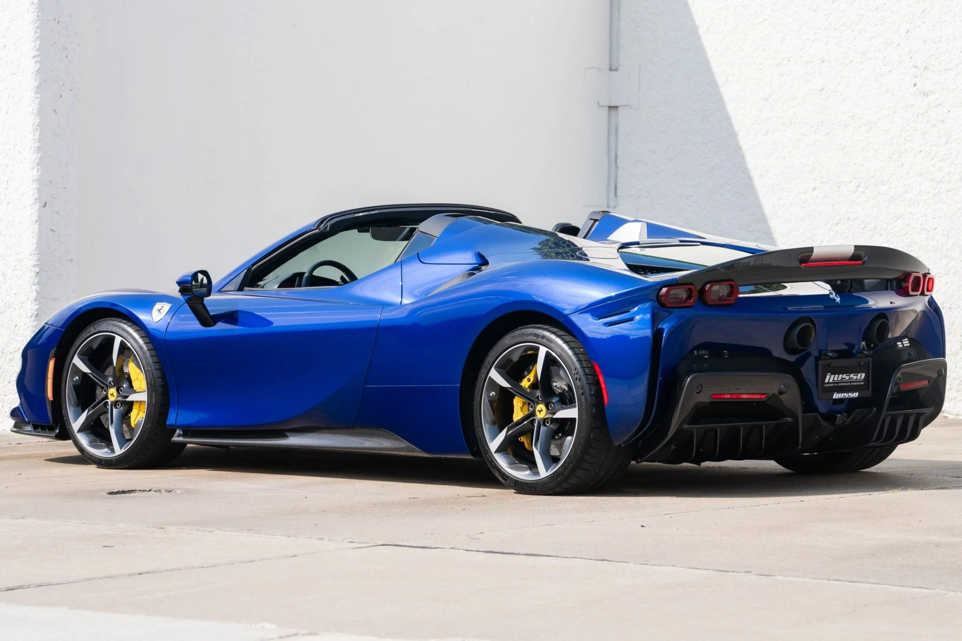 mph013_2995404965_Used_2022_Ferrari_SF_90_Spider_Assetto_Fiorano_1757958945_20f39636cb