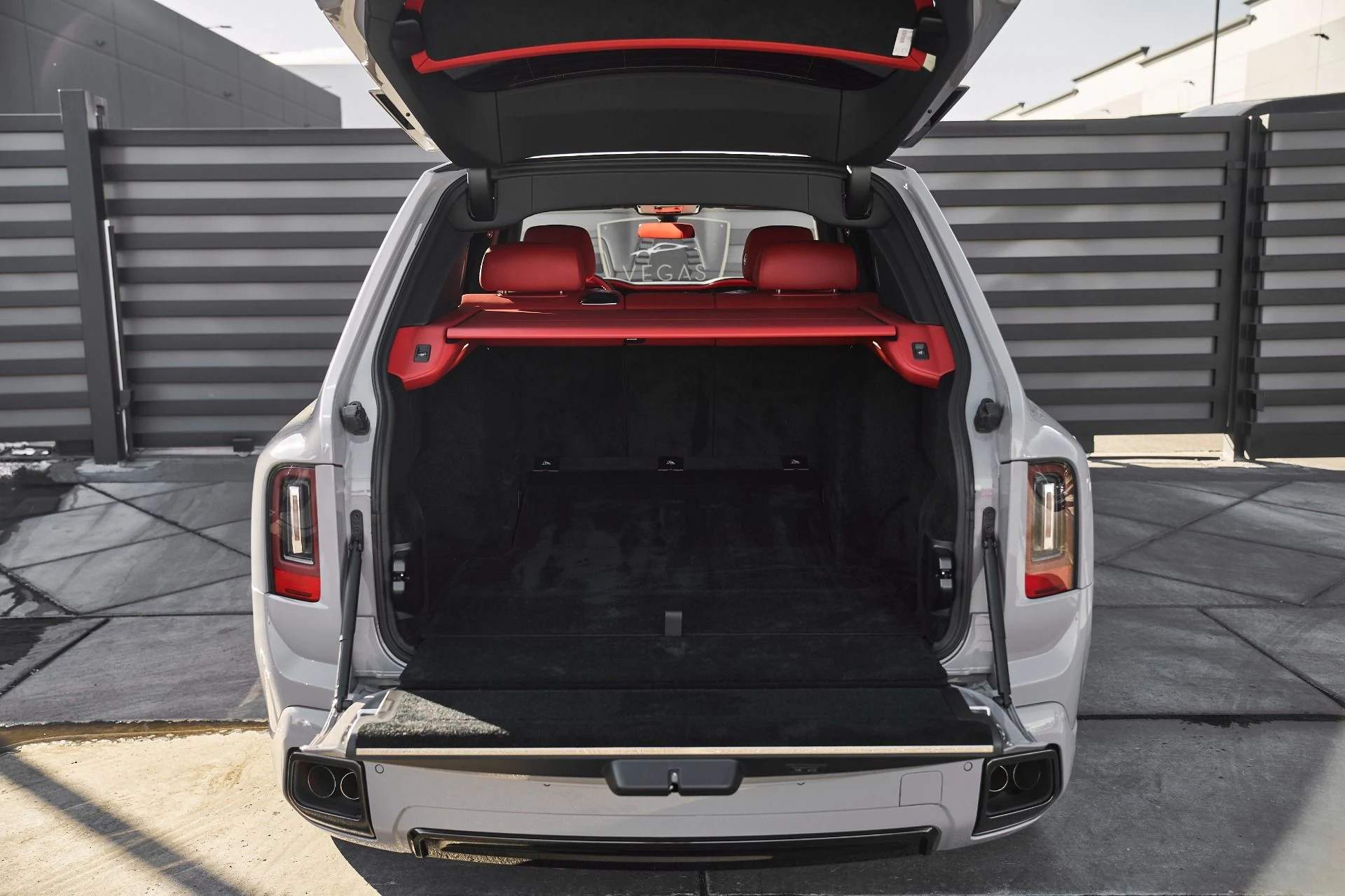 mph013_3000966342_Used_2025_Rolls_Royce_Cullinan_Black_Badge_1763084557_665216aa07