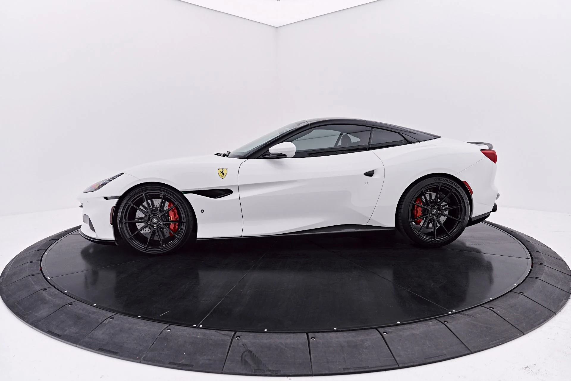 mph013_3002205208_Used_2022_Ferrari_Portofino_M_Base_1785971797_5d43574eb7