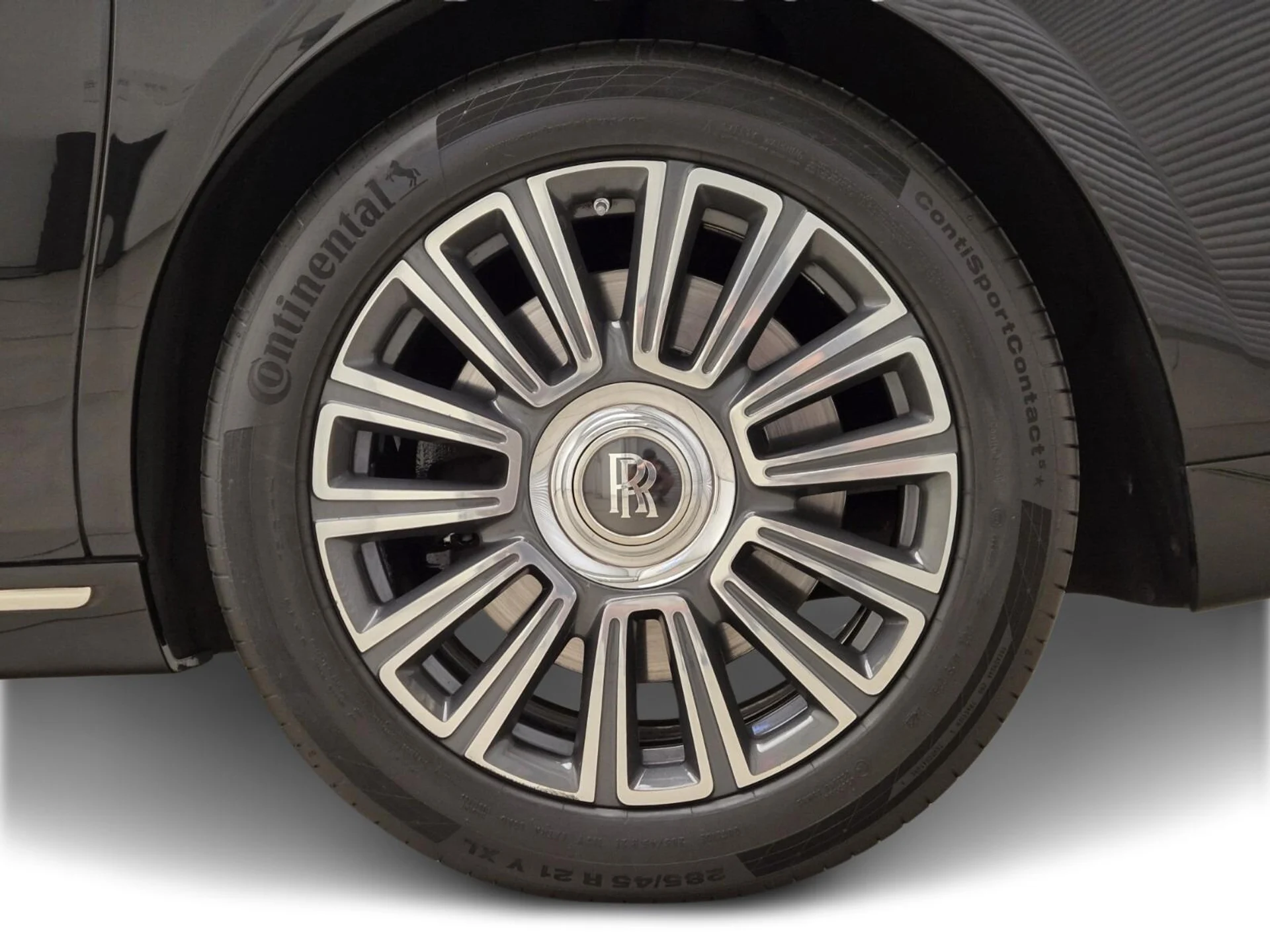 mph013_3007495731_Used_2020_Rolls_Royce_Phantom_1759992231_9d07bf1ec0