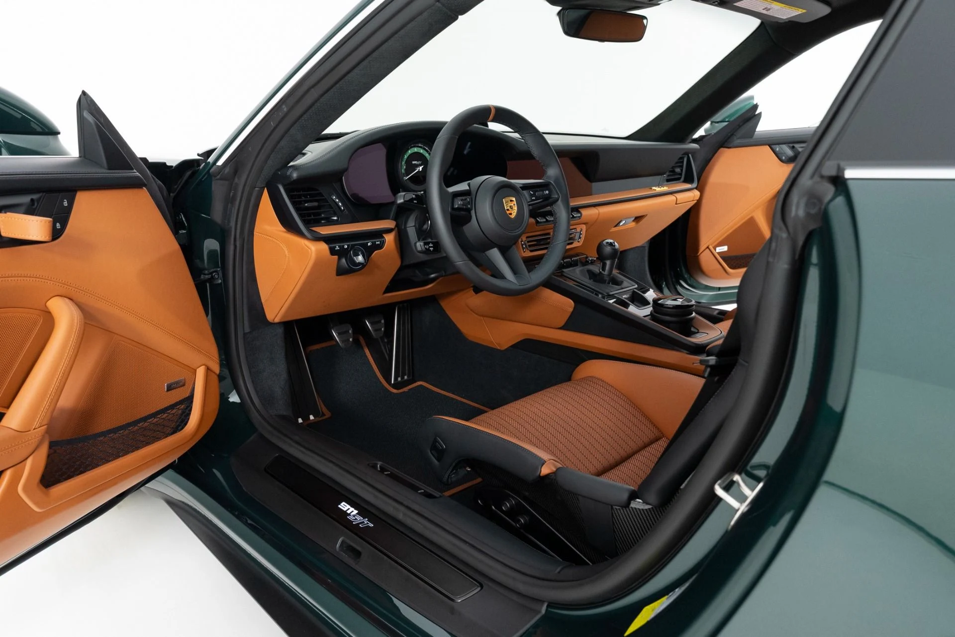 mph013_300865857_Used_2024_Porsche_911_ST_1755542784_9a50021157