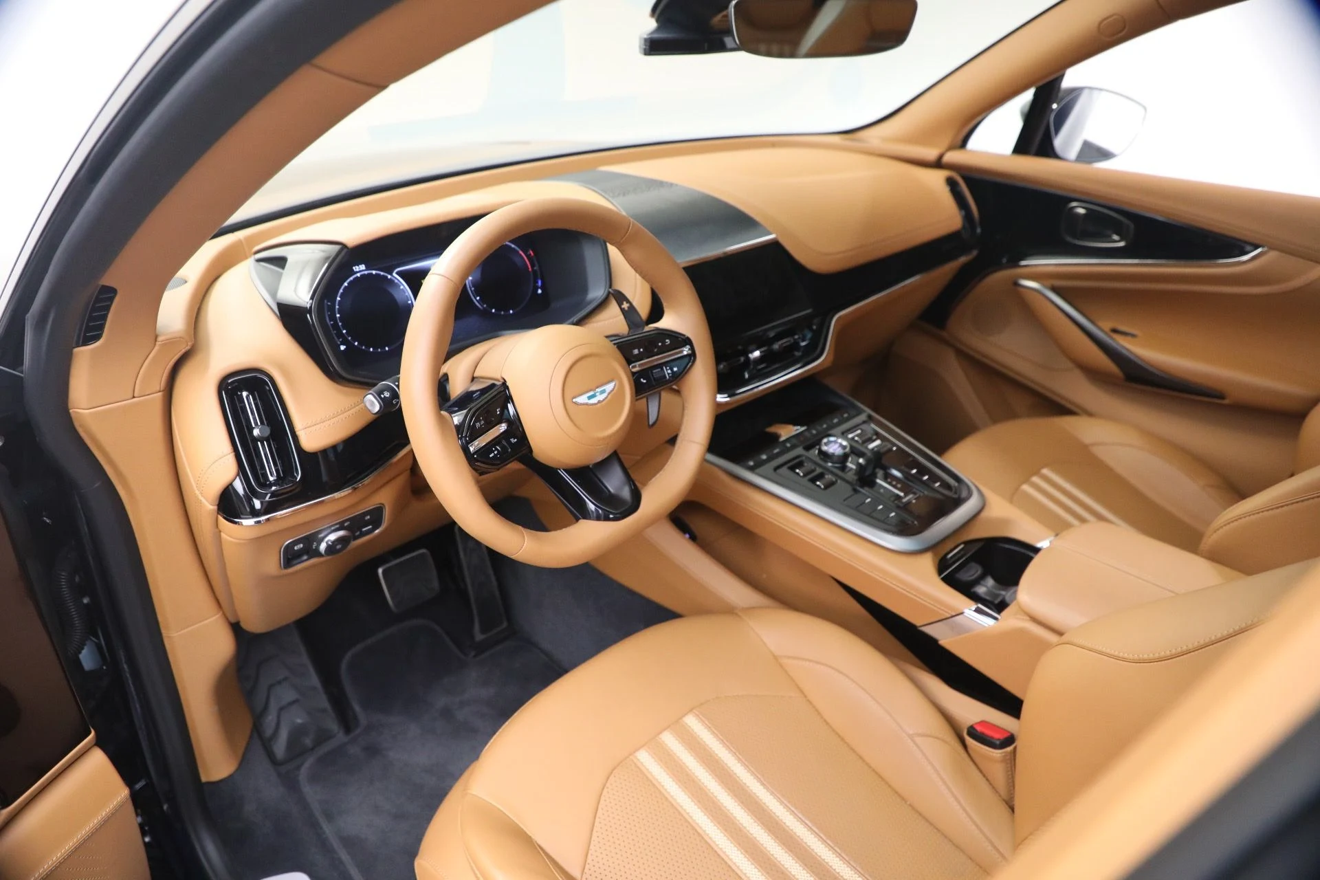 mph013_3009524351_Used_2026_Aston_Martin_DBX_707_1780937341_bbfd4357c2