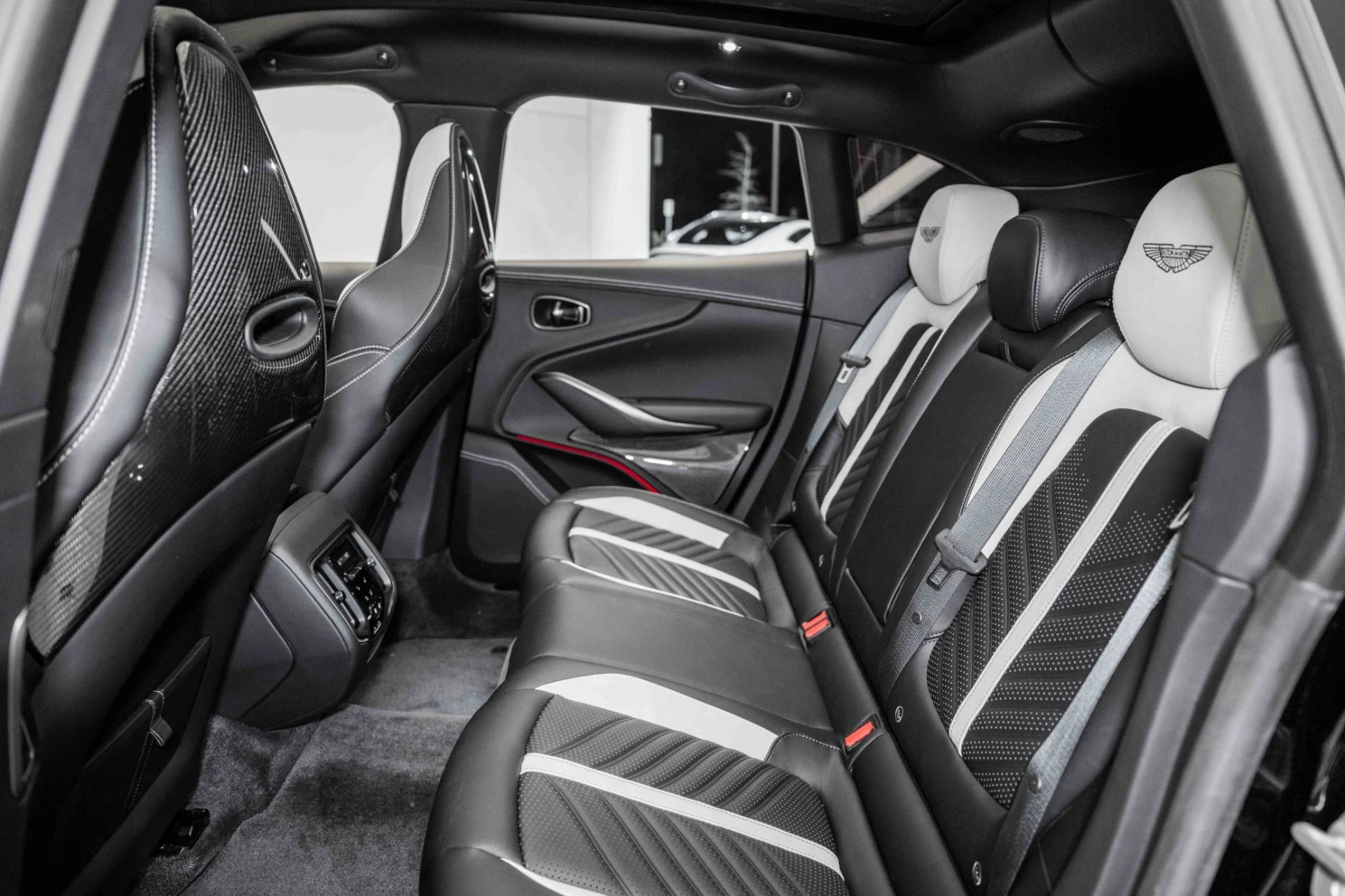 mph013_3011293299_New_2024_Aston_Martin_DBX_707_1710432714_828d0402e3