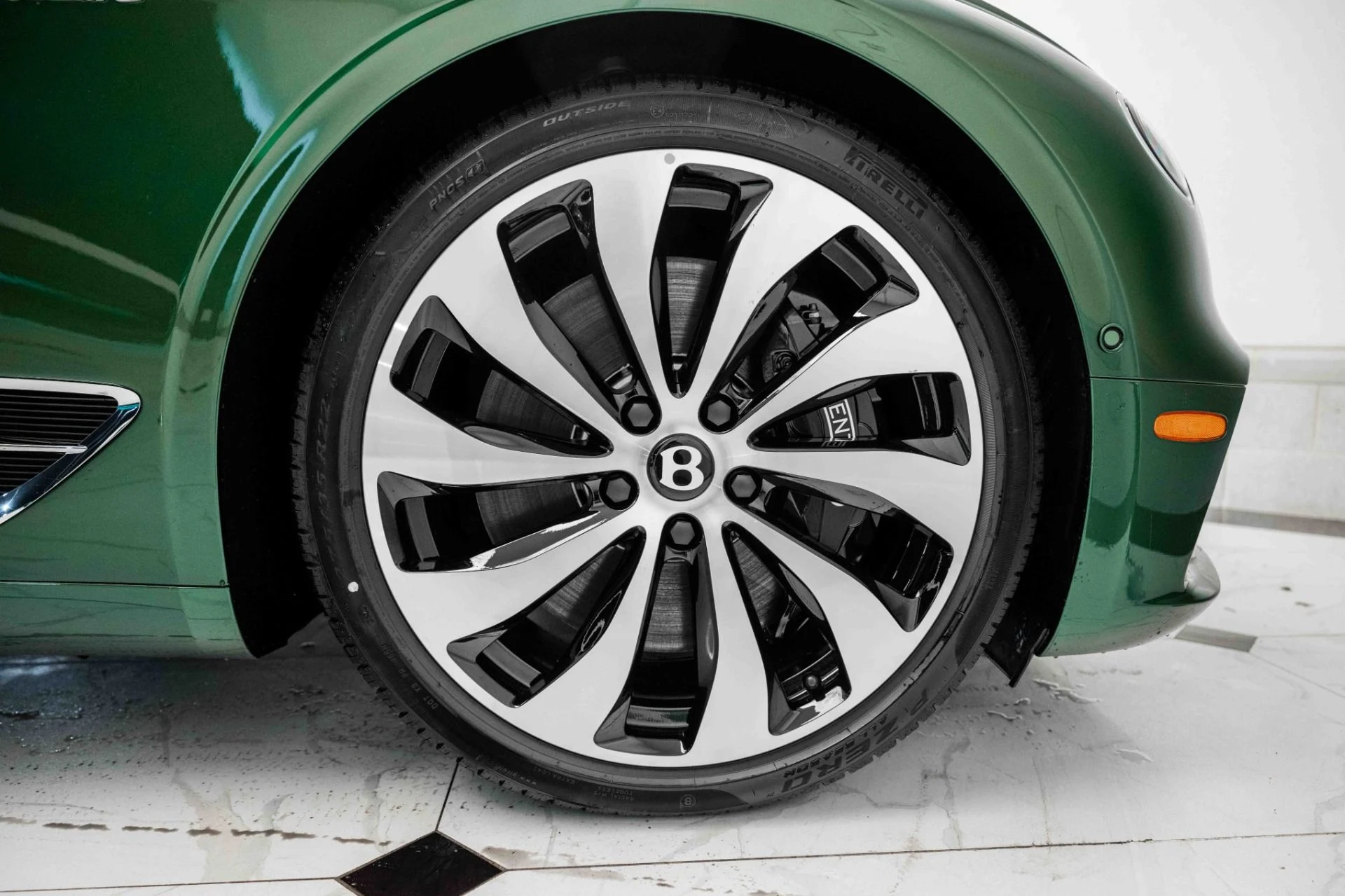 mph013_3024522896_Used_2024_Bentley_CONTINENTAL_GTC_Azure_V8_1705167241_1aedda22cf