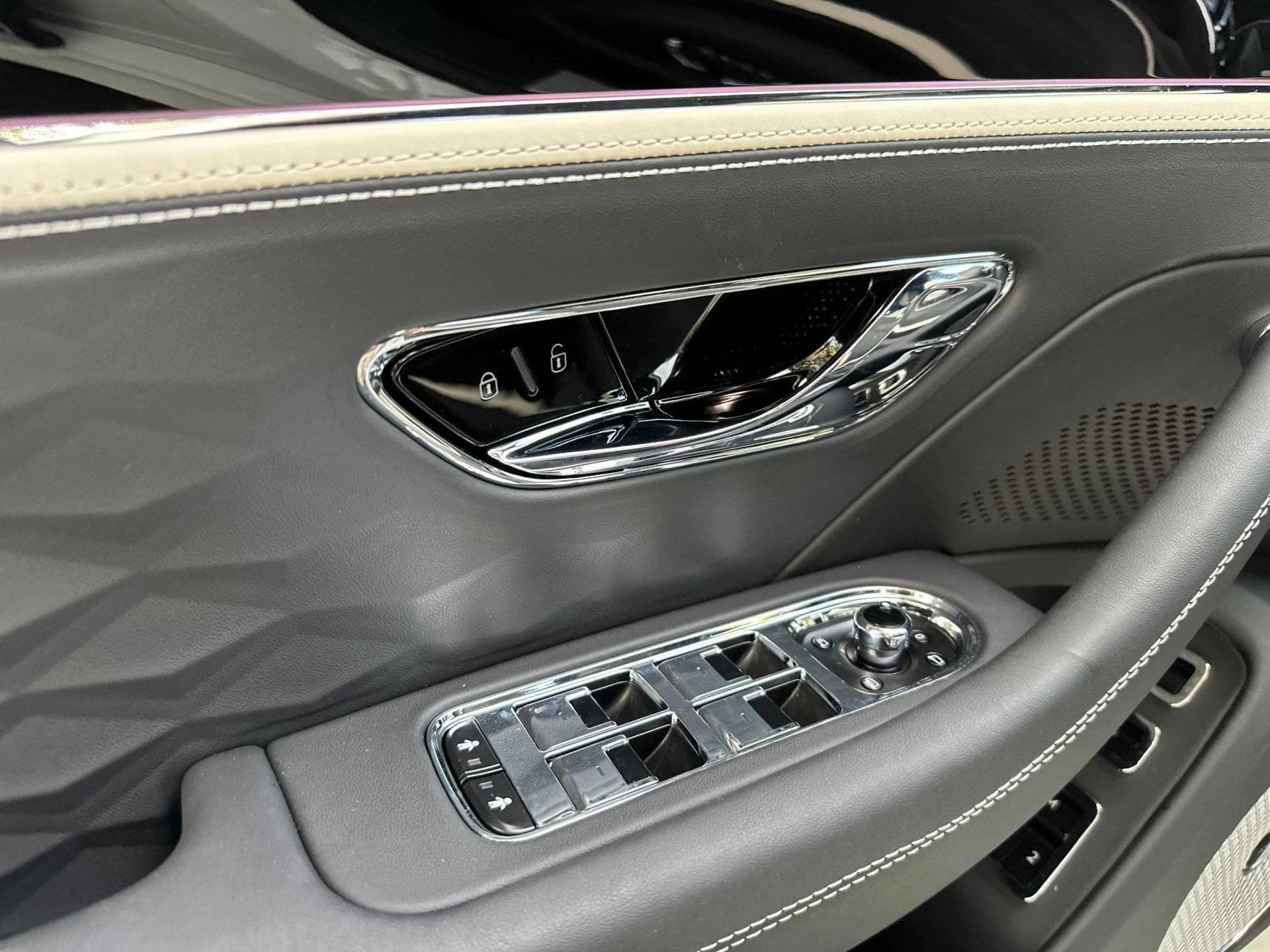 mph013_3024931398_New_2025_Bentley_Flying_Spur_Speed_1760604234_00a60d387d
