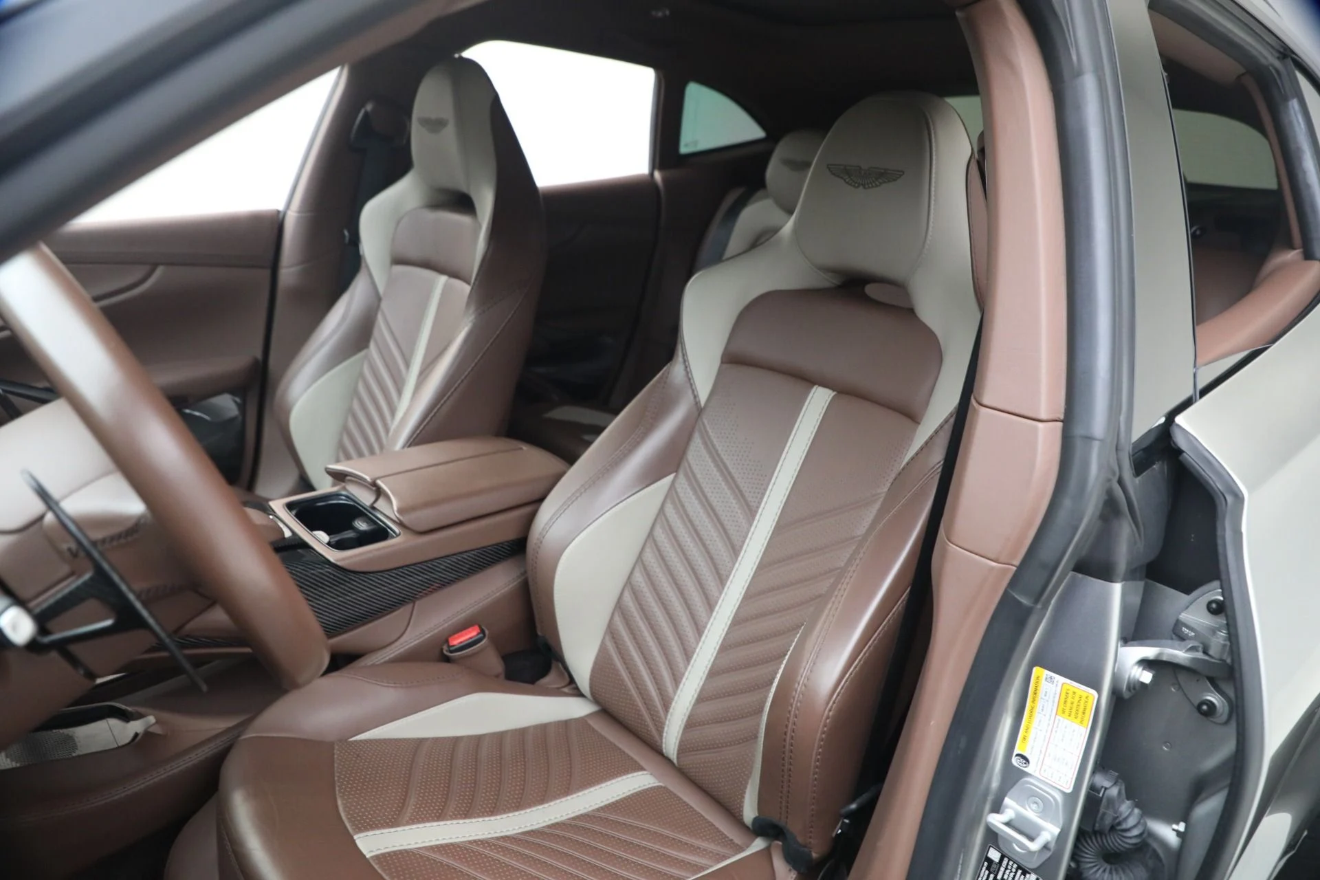 mph013_3041666344_Used_2023_Aston_Martin_DBX_707_1773406329_0a58a1b37d