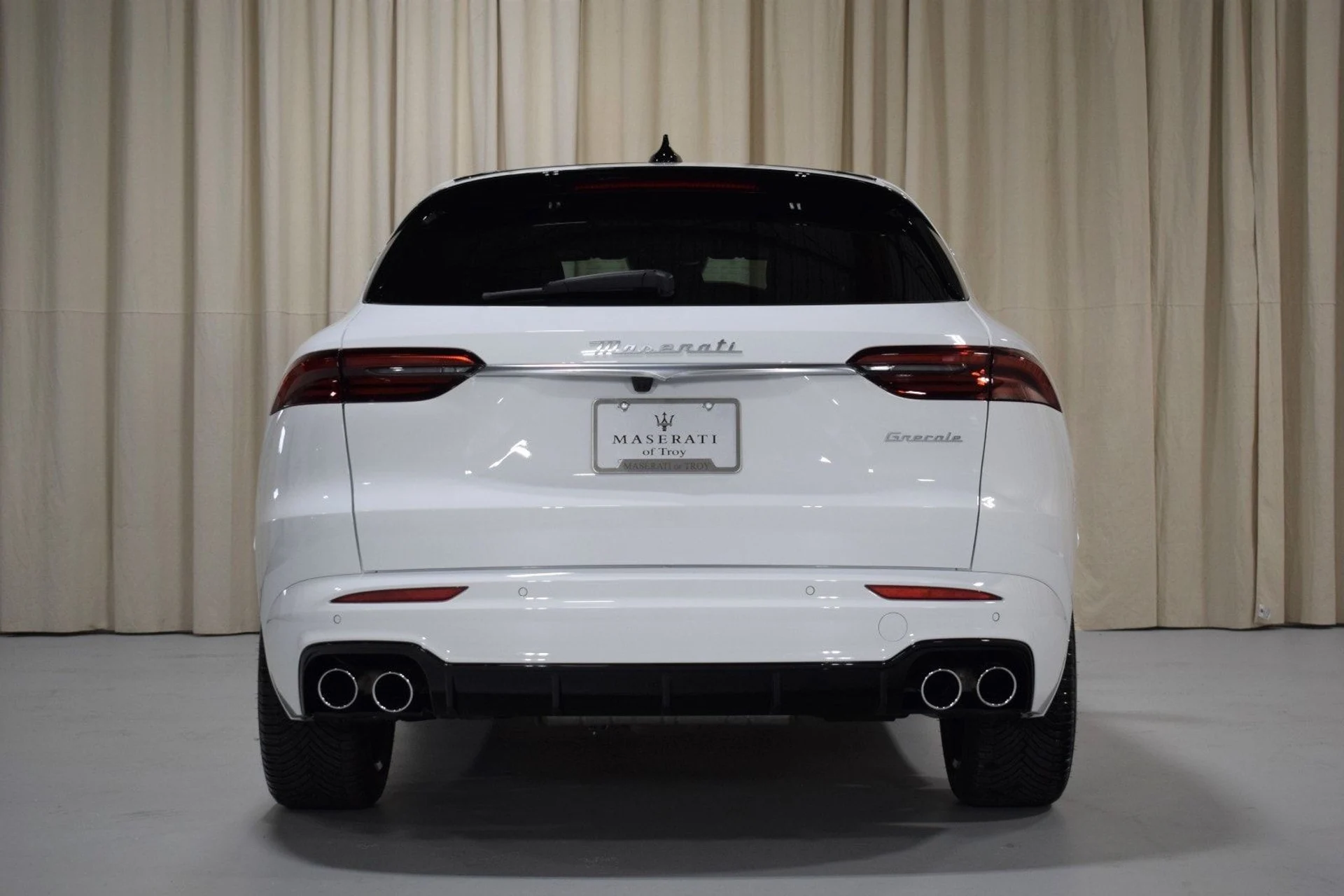 mph013_3044278015_05156f08556eb7976b50f667f44b98fax_34231f92d4