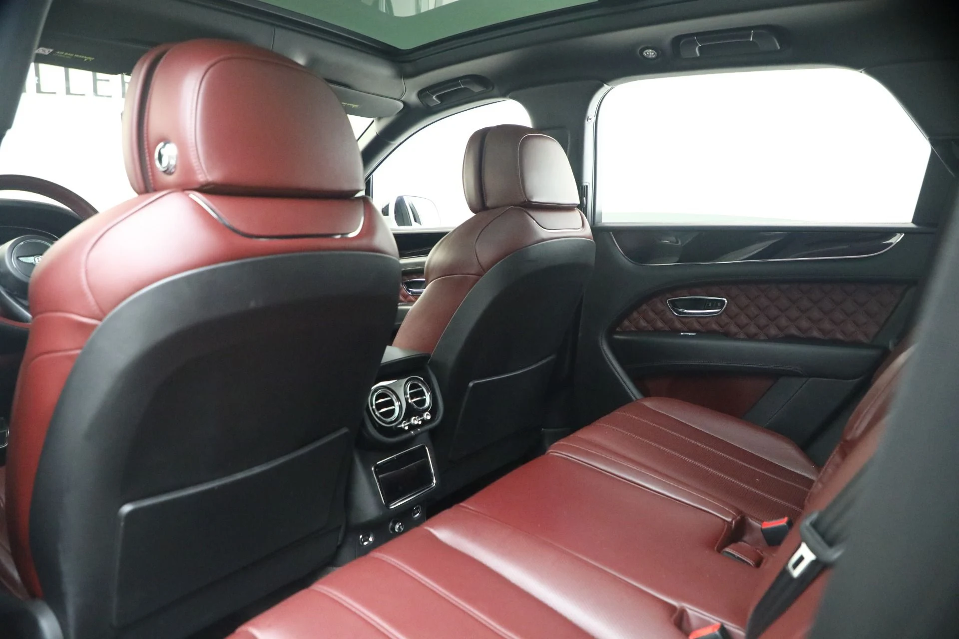 mph013_3044441292_Used_2021_Bentley_Bentayga_V8_1770336382_06c5536a6f