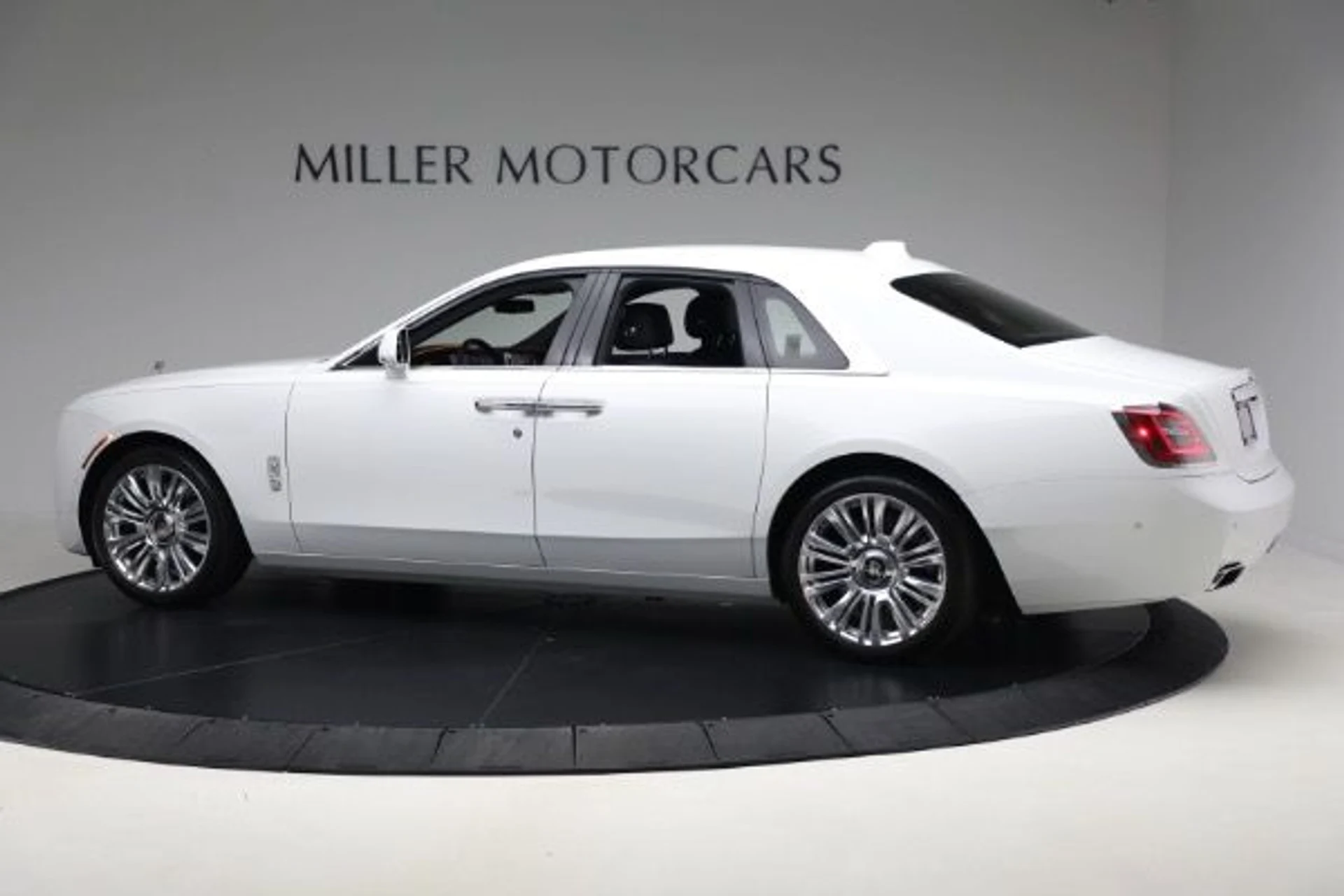 mph013_304515003_Used_2021_Rolls_Royce_Ghost_6332508035