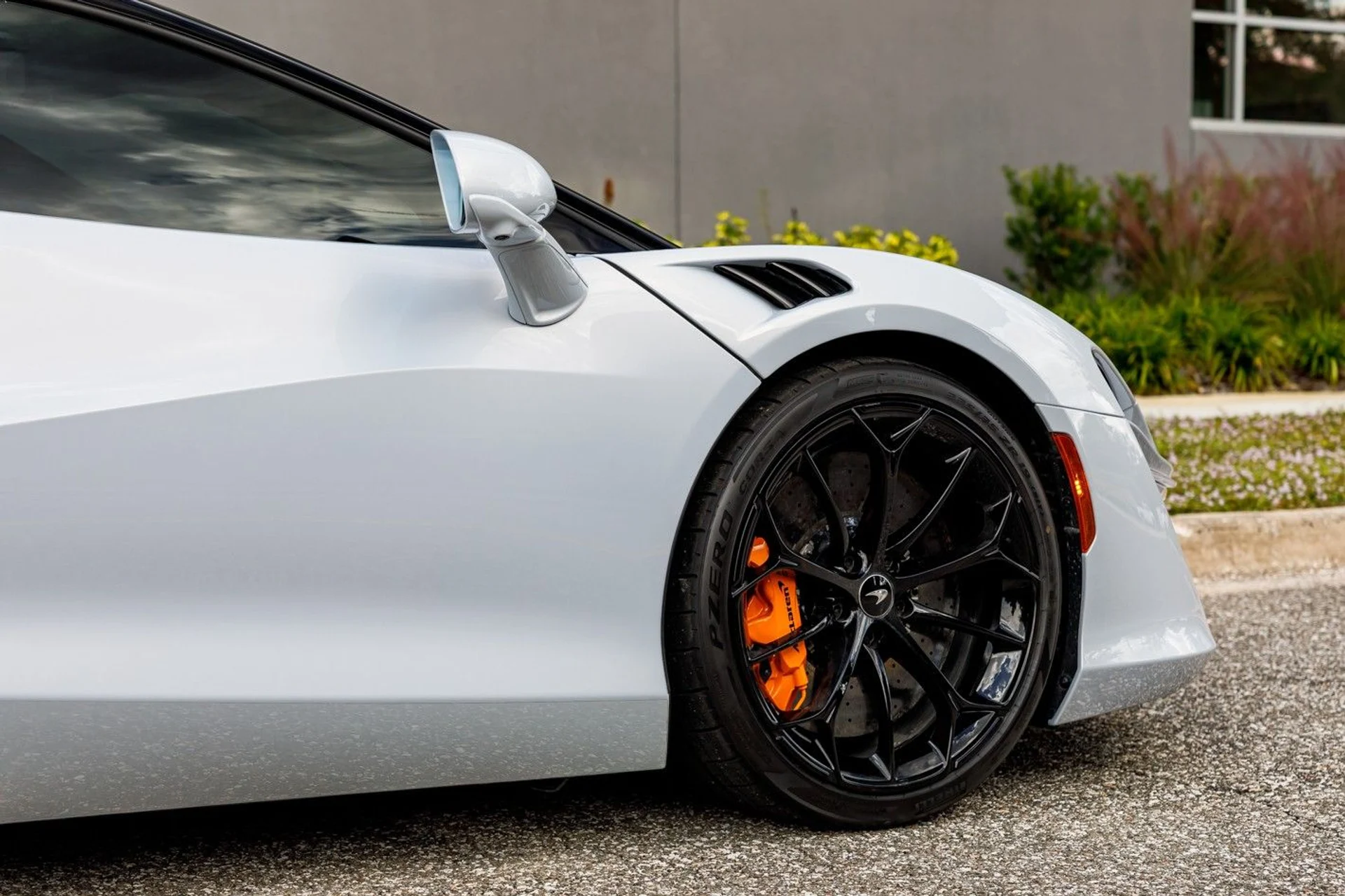 mph013_3050678210_614_p14_l_1136066412