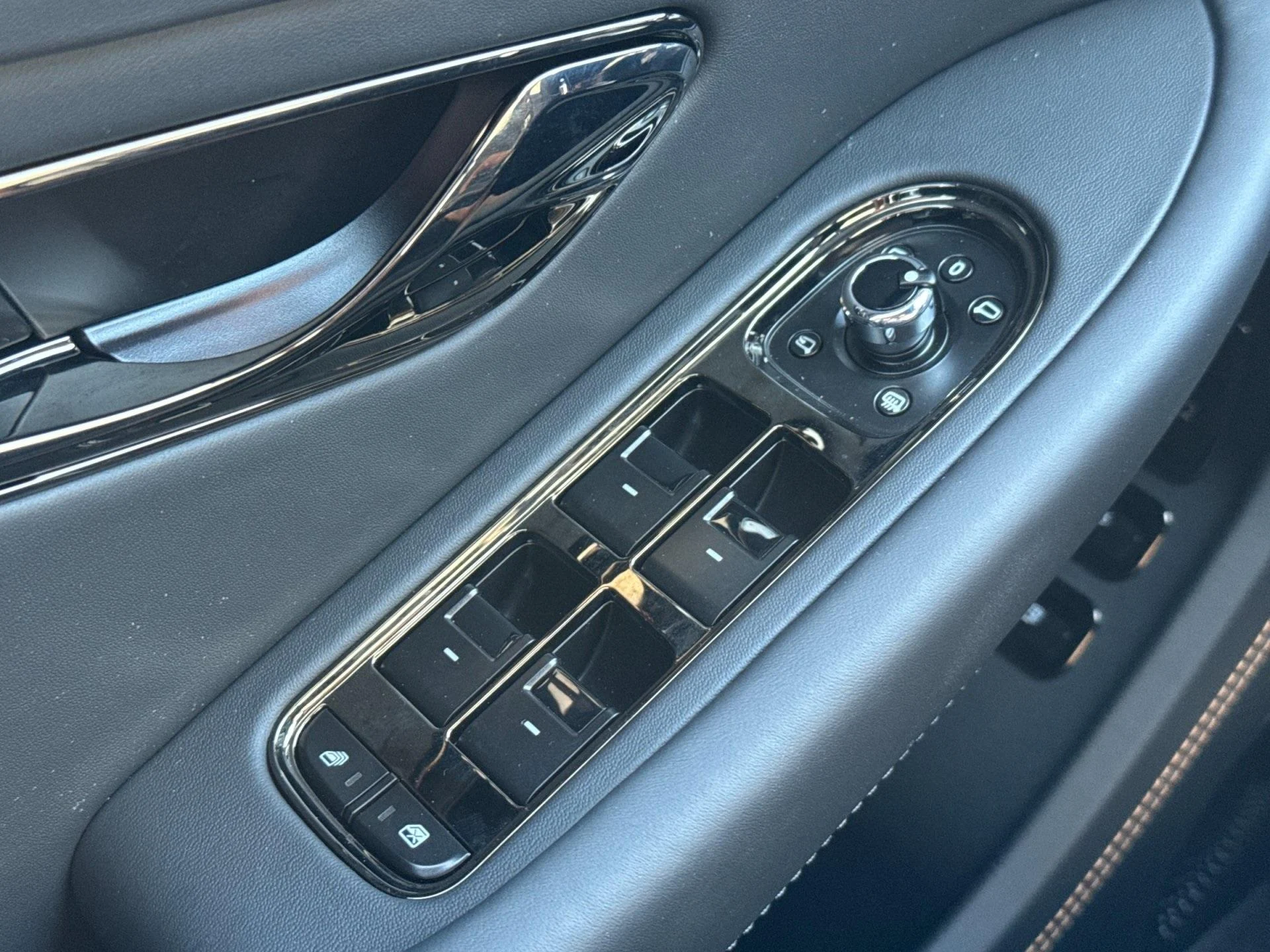 mph013_3051291735_New_2025_Bentley_Continental_GTC_1760603914_5cc66b3646