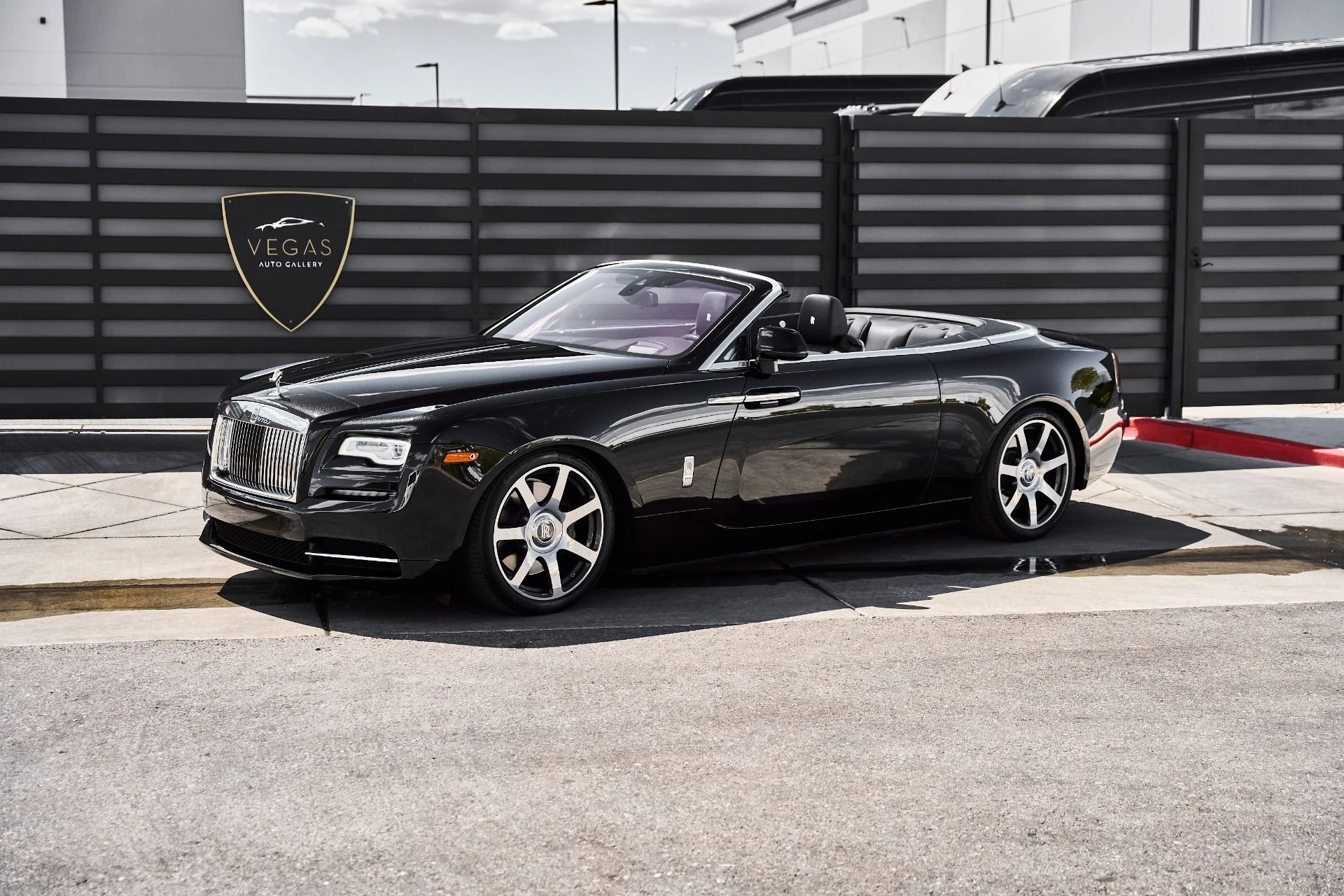 mph013_305168843_Used_2018_Rolls_Royce_Dawn_Base_1777750830_82146cca09