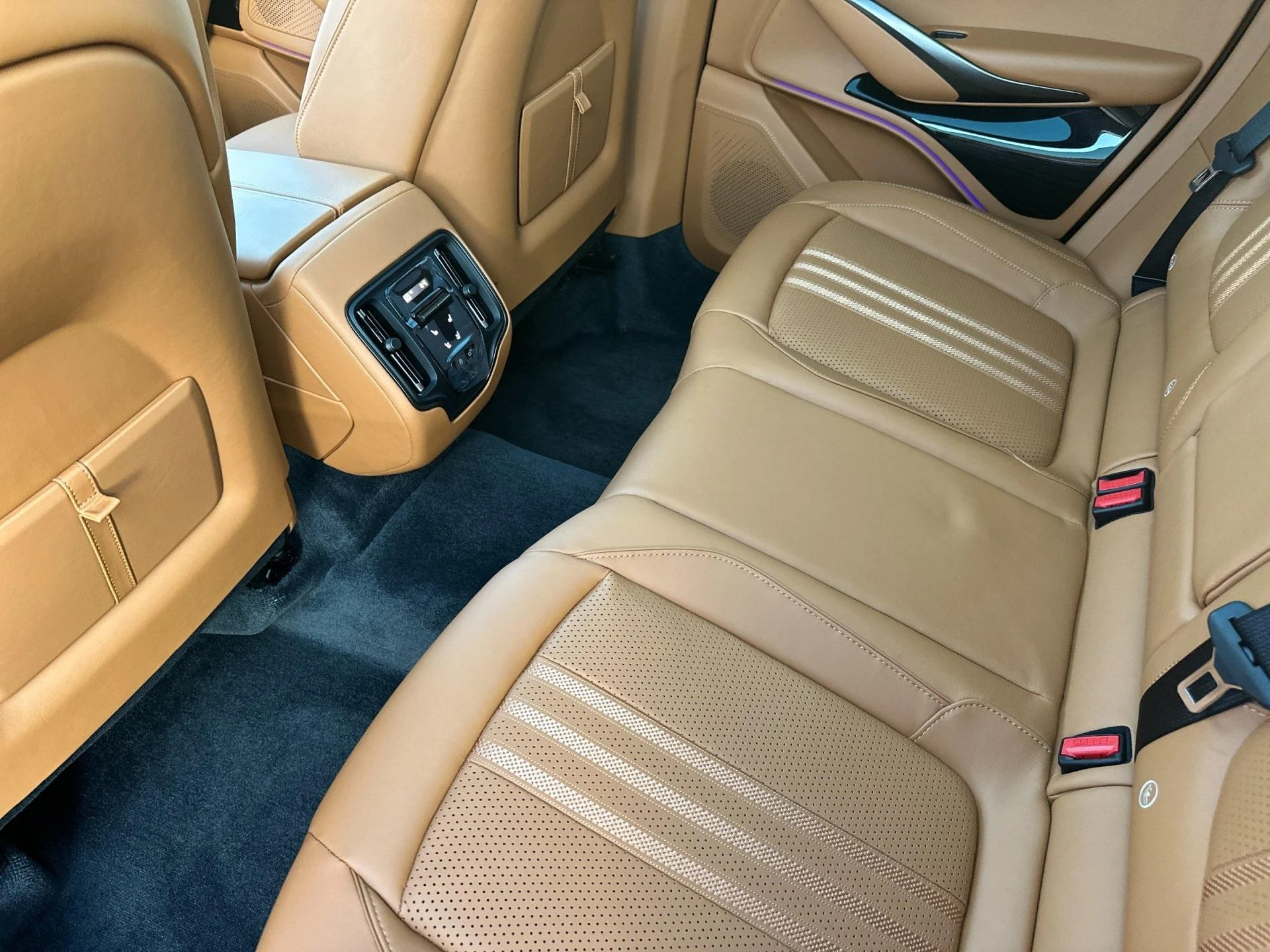 mph013_3056013266_New_2026_Aston_Martin_DBX_707_1765379218_7fa8fbafdb