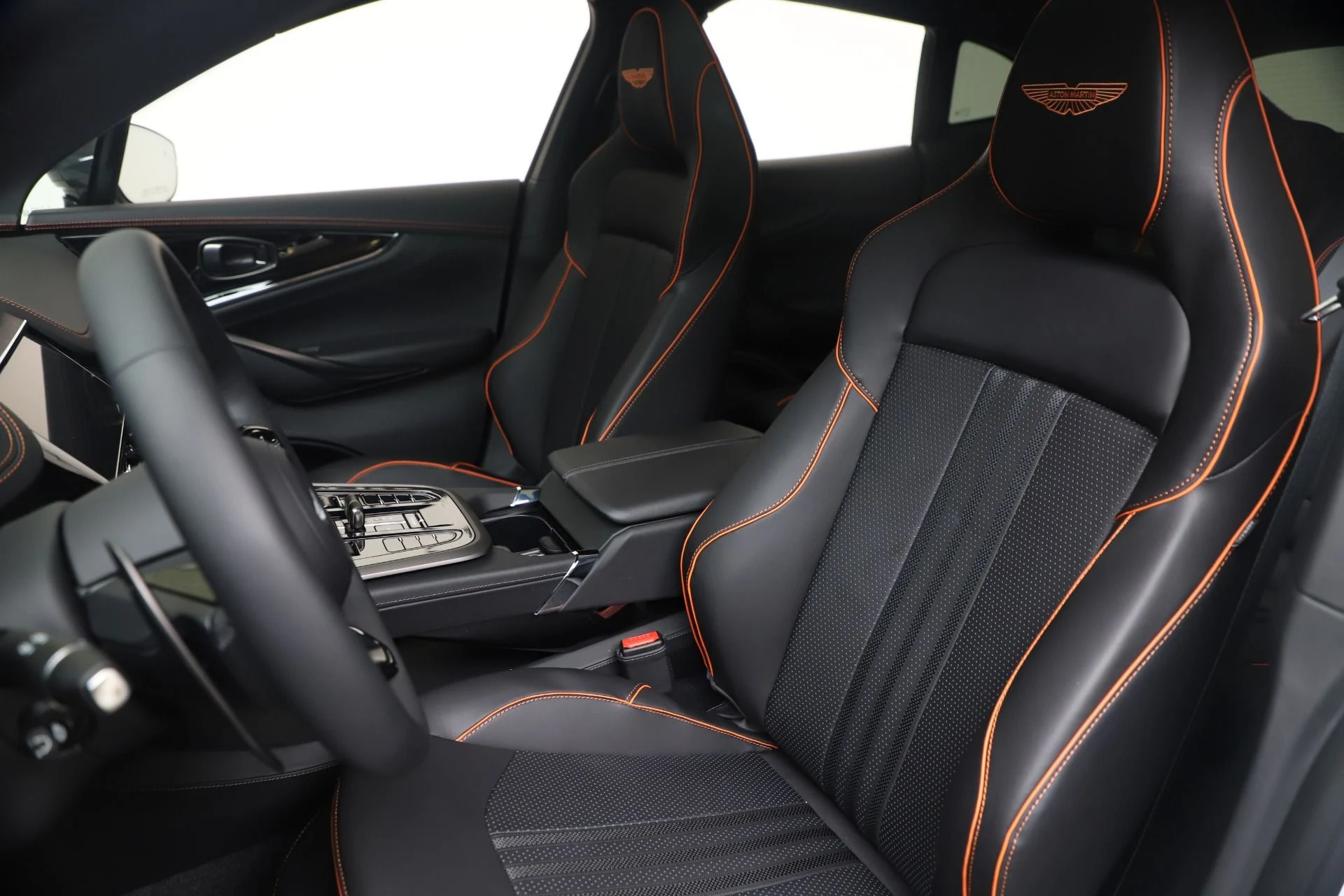 mph013_3057426270_New_2025_Aston_Martin_DBX_707_4310326e96