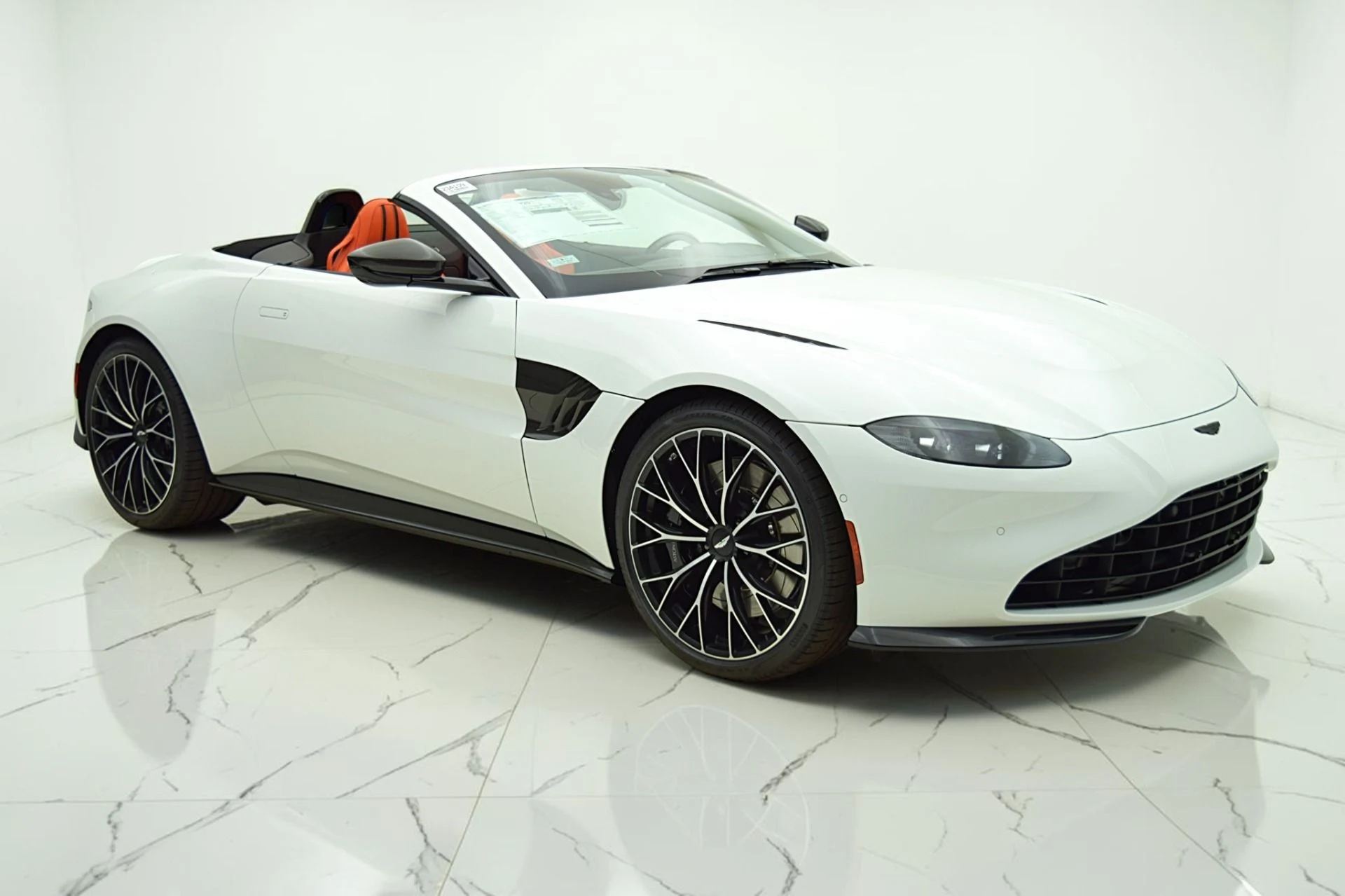 mph013_3058668904_Used_2023_Aston_Martin_Vantage_Roadster_b243da2c4e