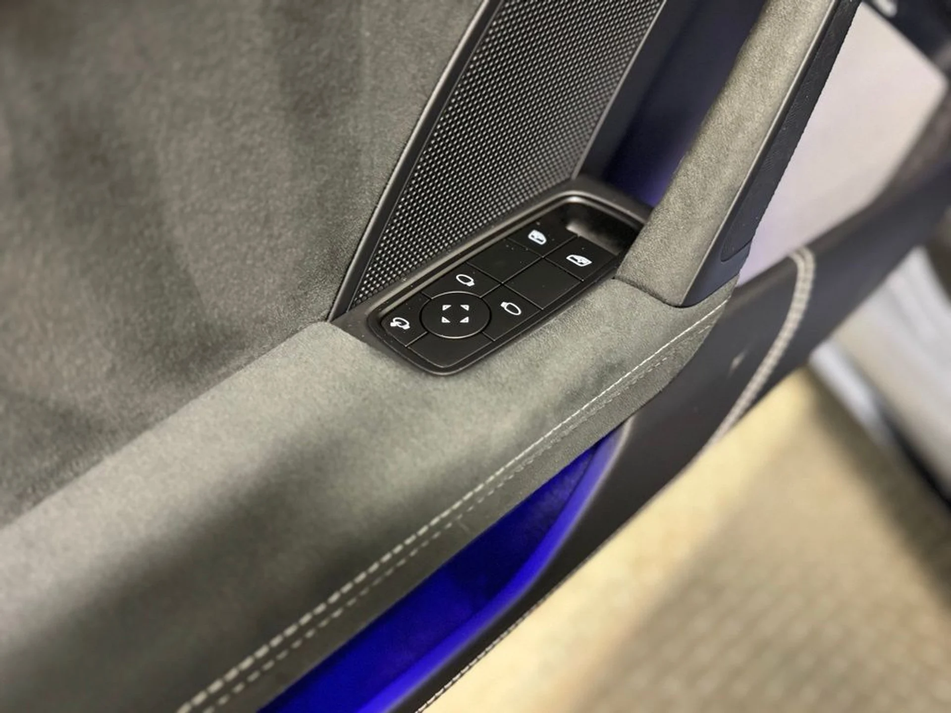 mph013_3061330660_dc5bb93aba0f959547d15904101d3ce1x_2ab8b1fec2