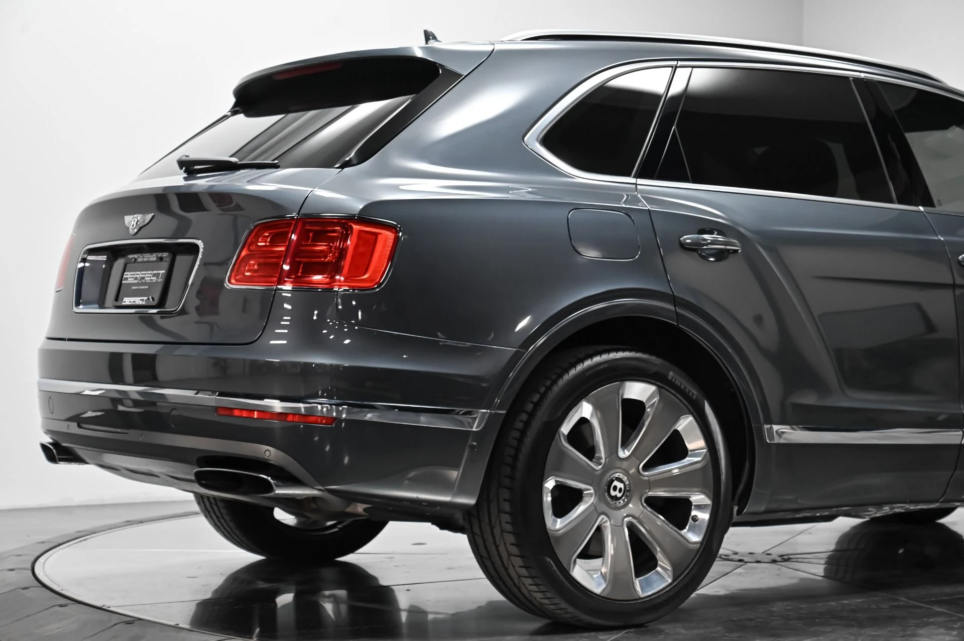mph013_3065310443_Used_2018_Bentley_Bentayga_Mulliner_1757623684_cea20a95f1