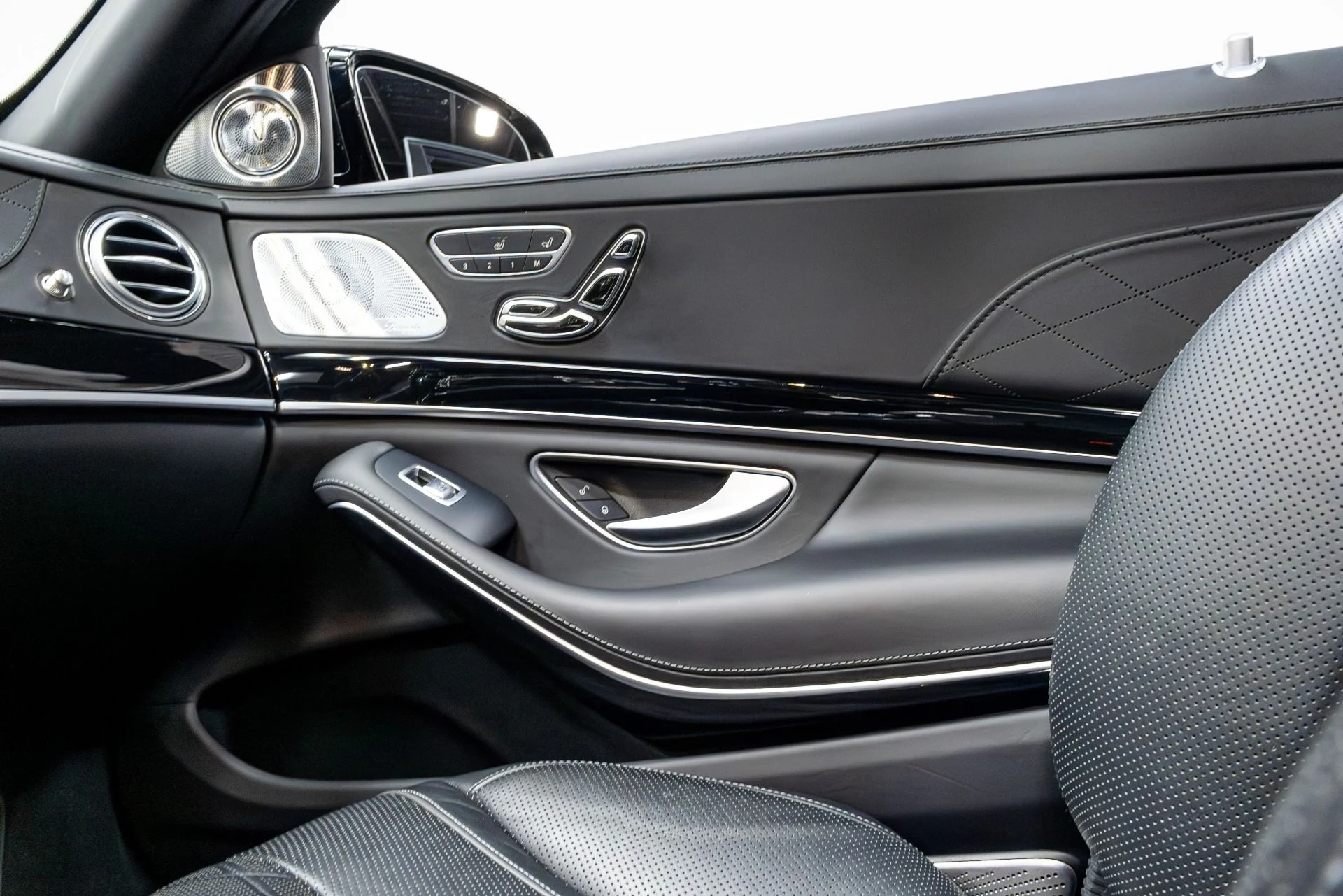 mph013_3066718838_Used_2020_Mercedes_Benz_S_Class_Maybach_S_650_1773874988_7ba9ddf0fa