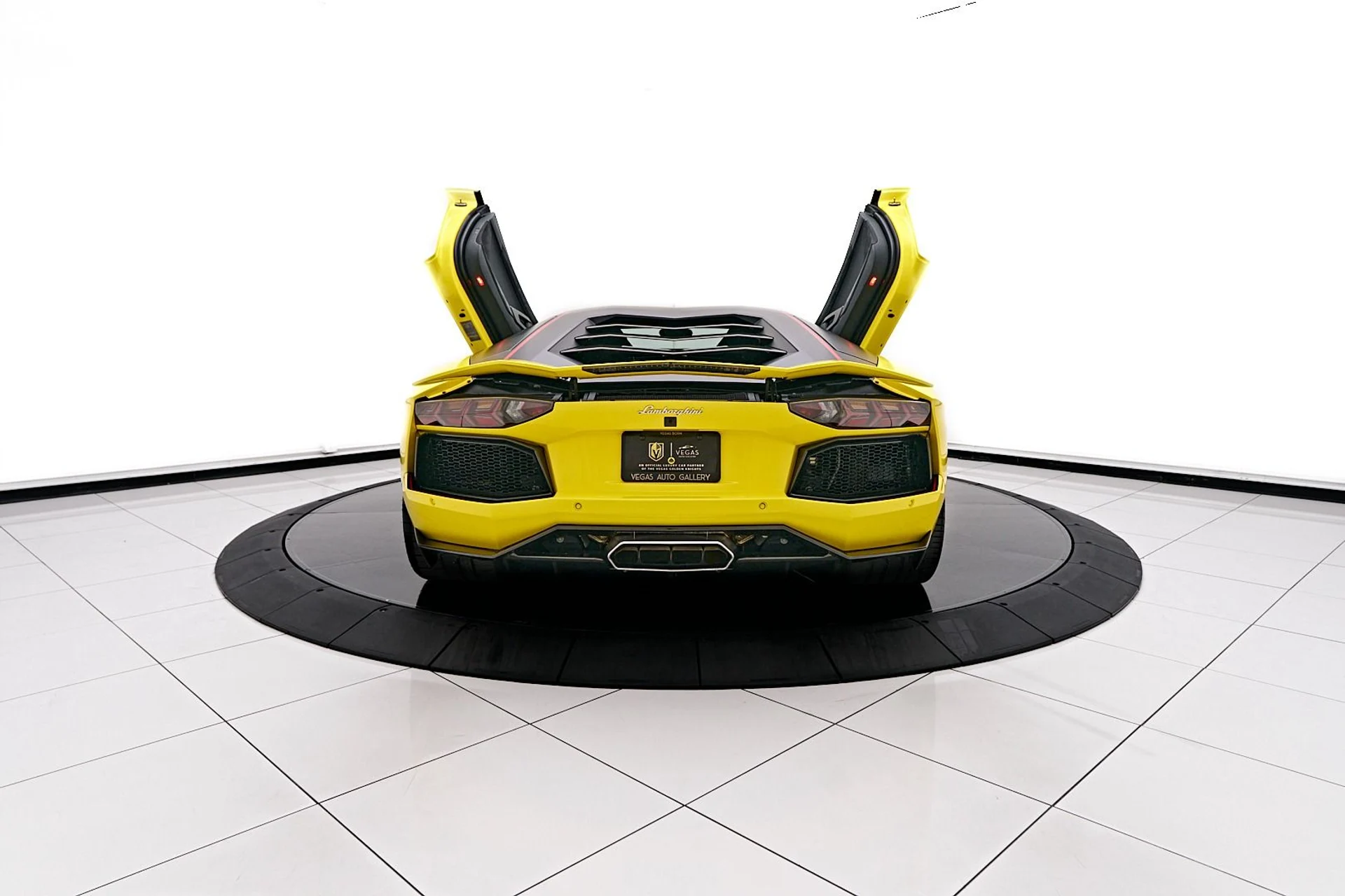 mph013_3091066259_Used_2016_Lamborghini_Aventador_LP_700_4_1741658847_0dab679605
