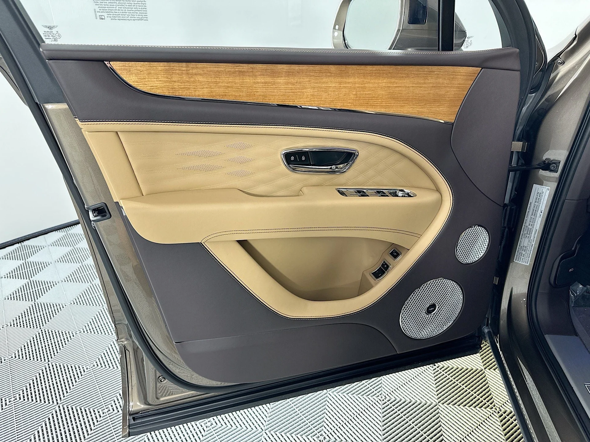 mph013_3101393038_14_0d8ea20bd2