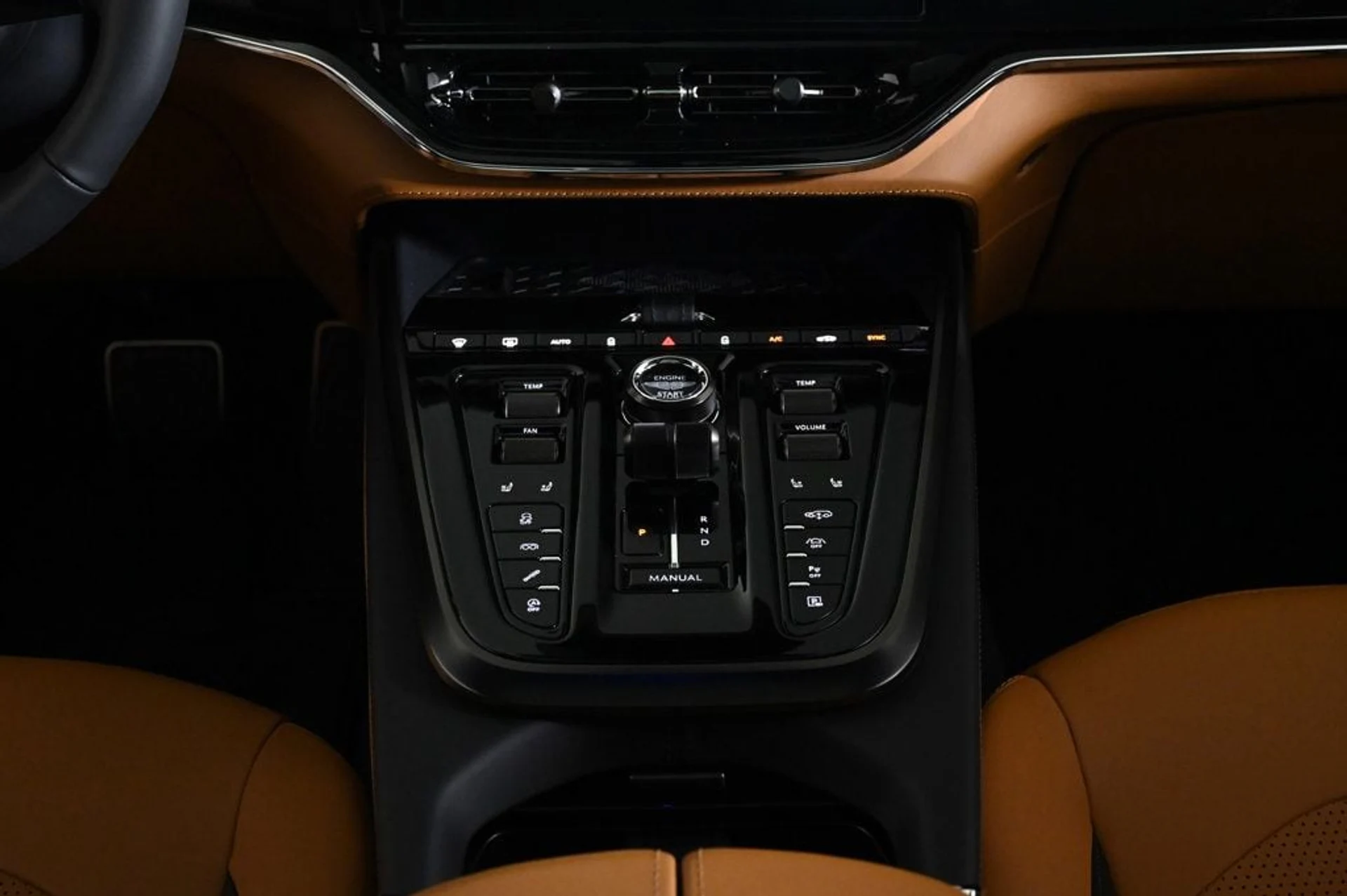mph013_3105209878_new_2025_aston_martin_dbx_707awd_11350_22901313_13_1024_00f6c4fe27