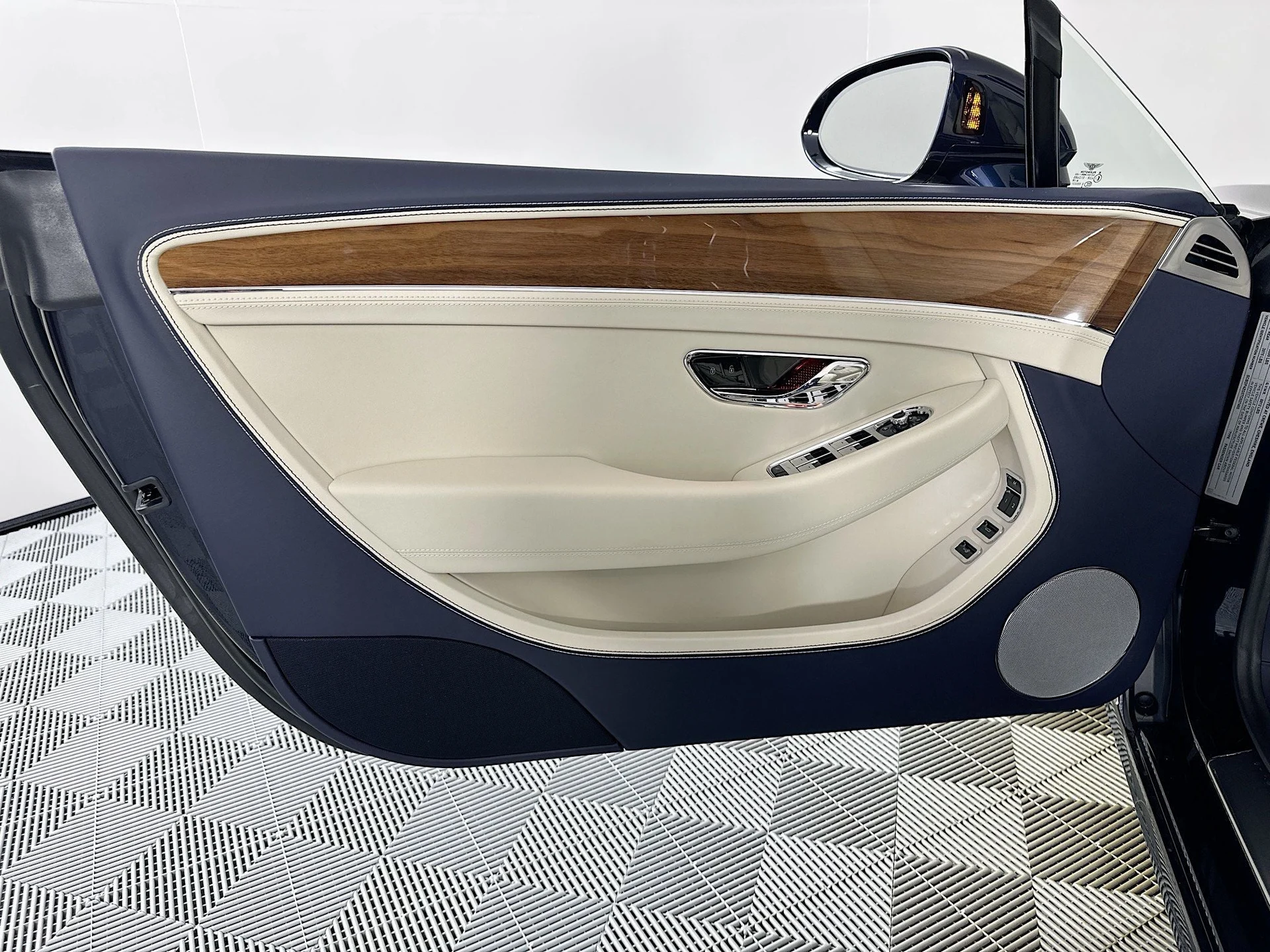 mph013_3106875815_14_7f19e3095e