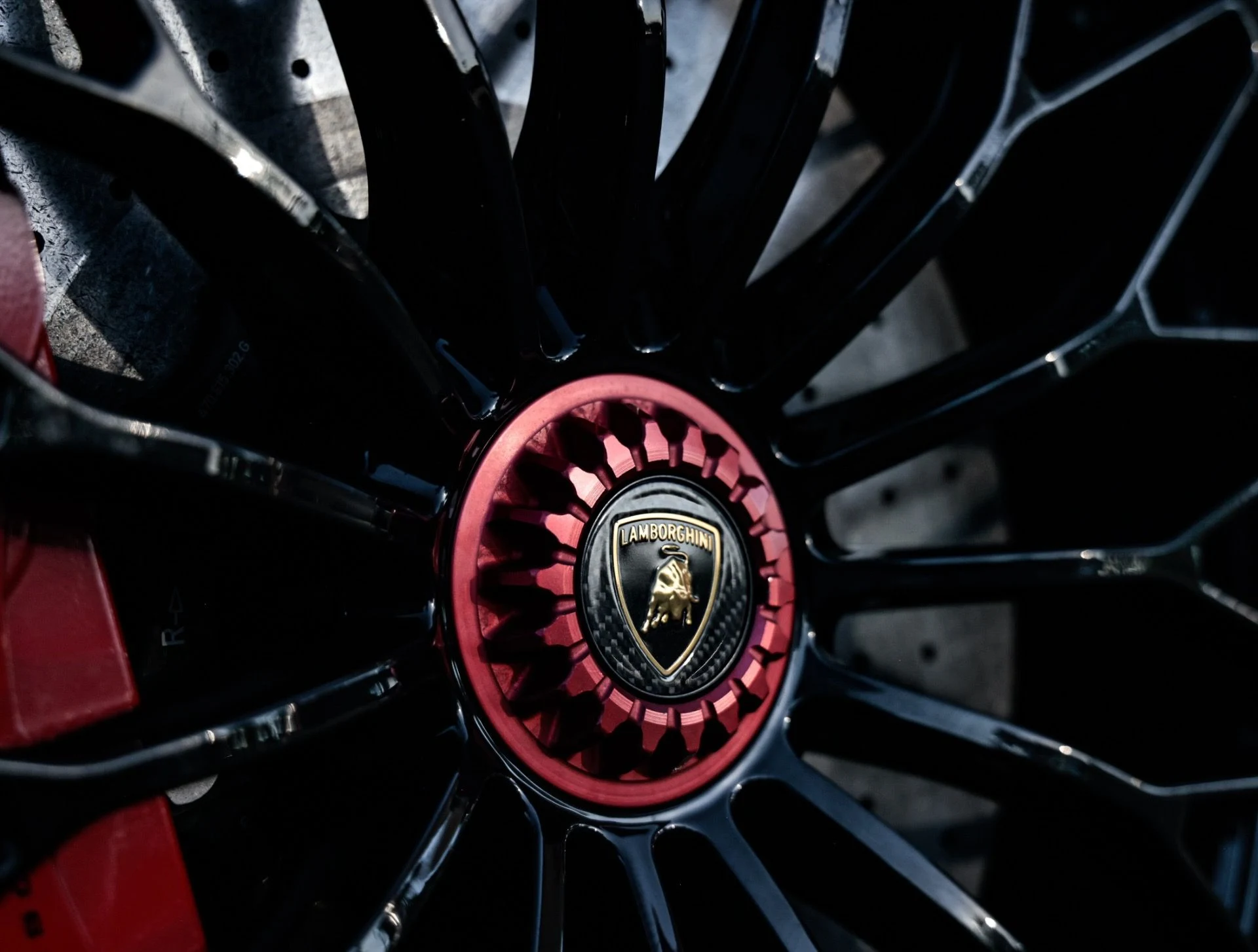 mph013_3108218744_Used_2018_Lamborghini_Aventador_S_1762208346_78ce2d057d