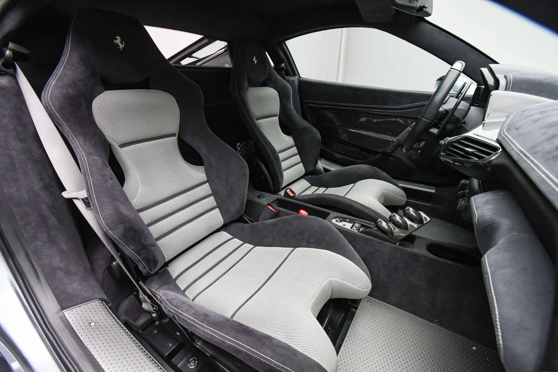 mph013_3120342458_Used_2015_Ferrari_458_Italia_Speciale_1757453421_80e4b8bcf0