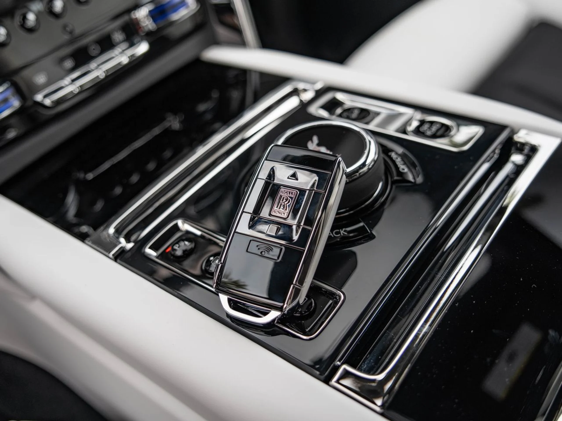 mph013_3124321540_0a307d7b1290d15be004ded35b455cffx_877f507f9d