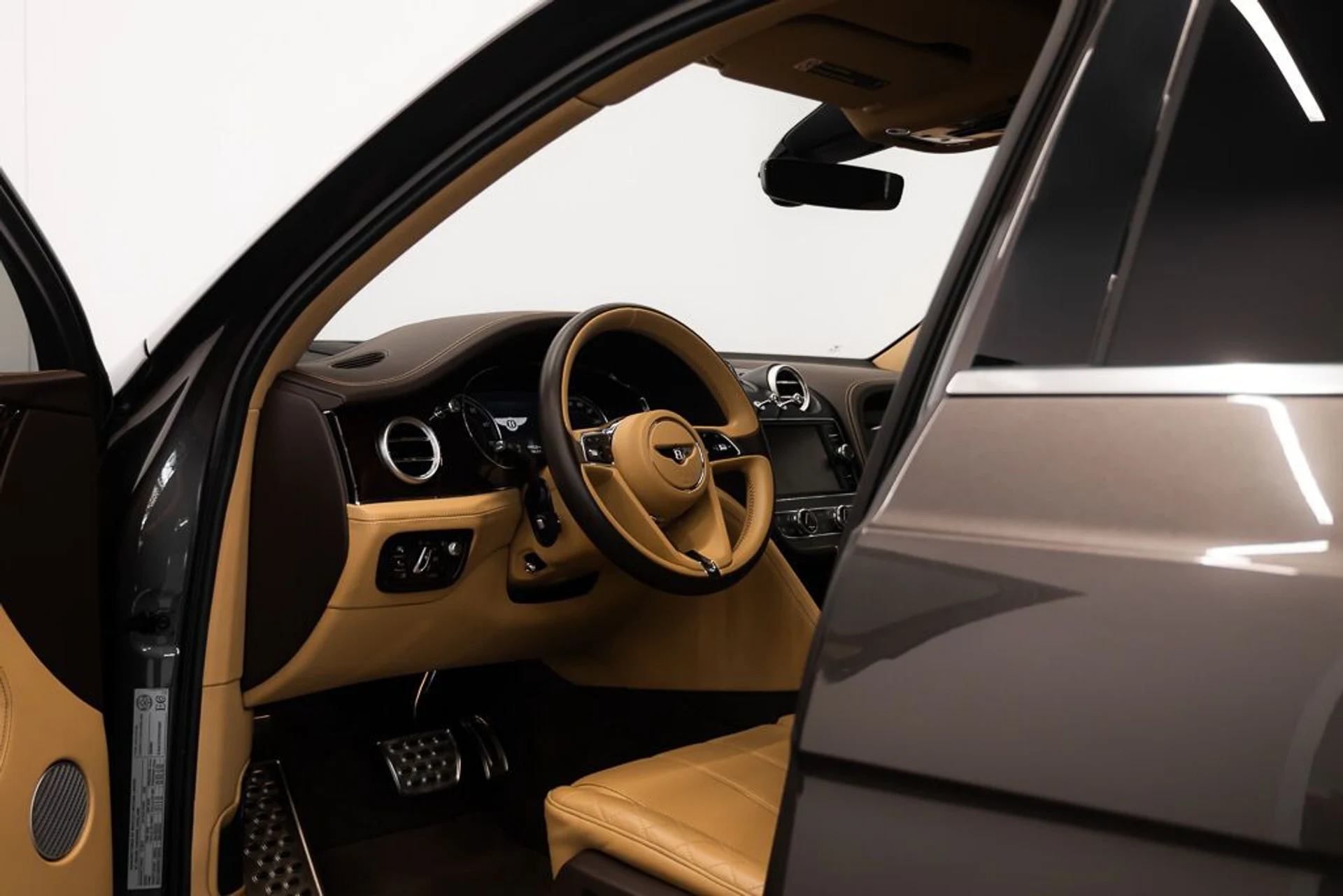 mph013_3125809270_bentley_bentayga_2017_jpg_v_1758918548_88698361f5
