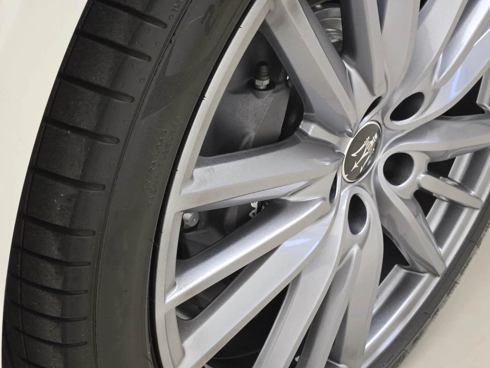 mph013_3126793810_Used_2023_Maserati_Quattroporte_GT_1777355967_29cba5d9bc