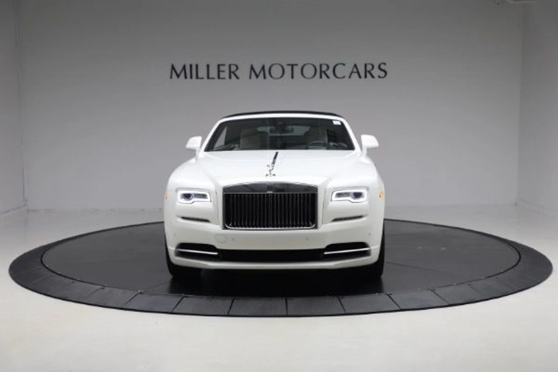 mph013_3127576306_Used_2018_Rolls_Royce_Dawn_22c33c8680