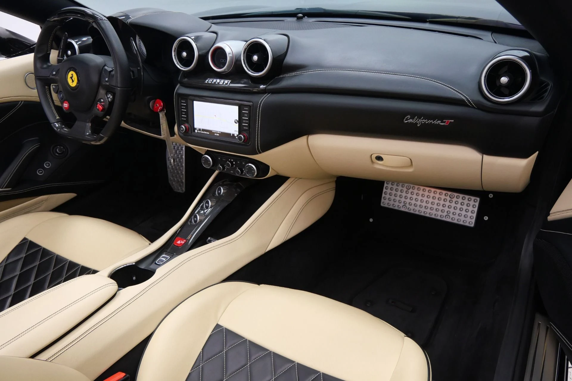 mph013_3130614059_Used_2015_Ferrari_California_T_Diamond_Quilted_Seats_Carbon_Fiber_Driving_Zone_1780071099_027d9205fc