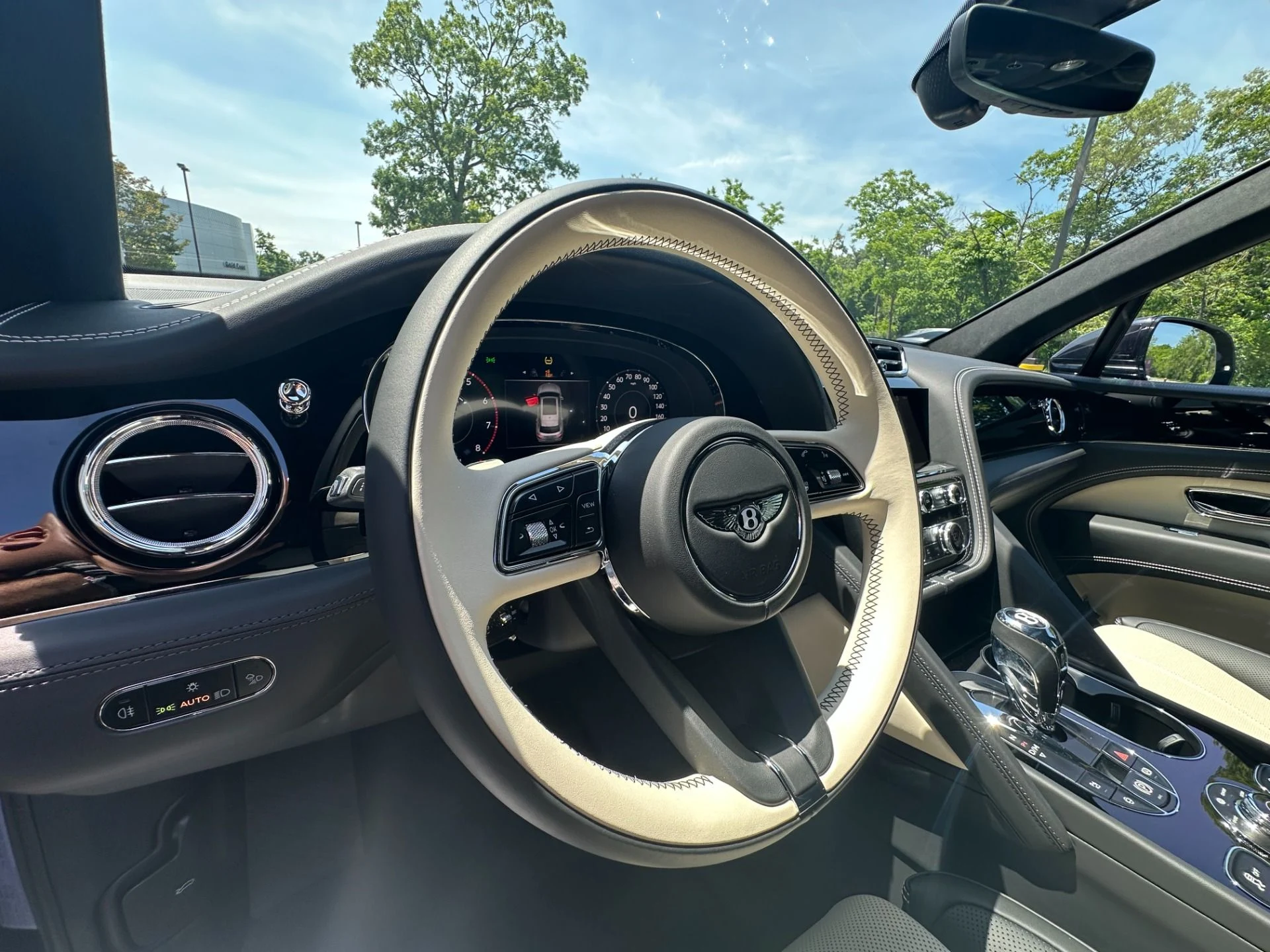 mph013_3131415039_Used_2026_Bentley_Bentayga_V8_1786136311_49834a9e8d